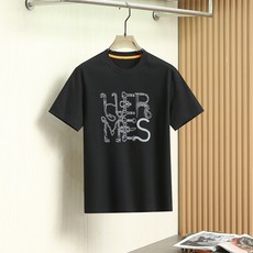 。 2026年夏季新款Her*es 短袖T恤爱🐎仕的松弛感,藏在这件T恤的每一处细节里。甄选高支面料,亲 。 2026年夏季新款Her*es 短袖T恤爱🐎仕的松弛感,藏在这件T恤的每一处细节里。甄选高支面料,亲