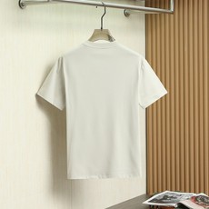 。 2026年夏季新款Her*es 短袖T恤爱🐎仕的松弛感,藏在这件T恤的每一处细节里。甄选高支面料,亲 。 2026年夏季新款Her*es 短袖T恤爱🐎仕的松弛感,藏在这件T恤的每一处细节里。甄选高支面料,亲