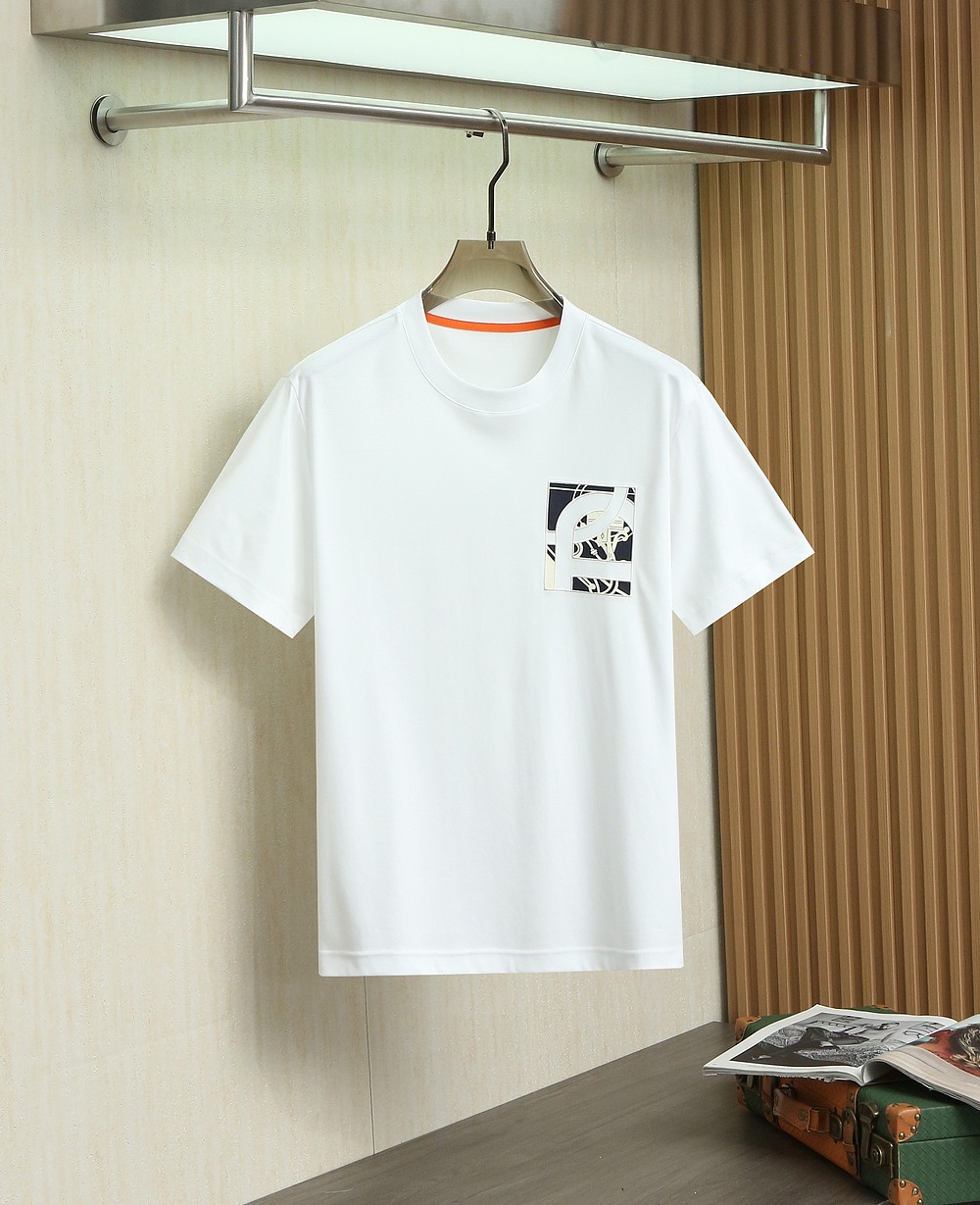 。 2026年夏季新款Her*ed短袖T恤爱🐎仕的低调奢感，都在这件T恤里了。甄选高支面料，软糯亲肤又自