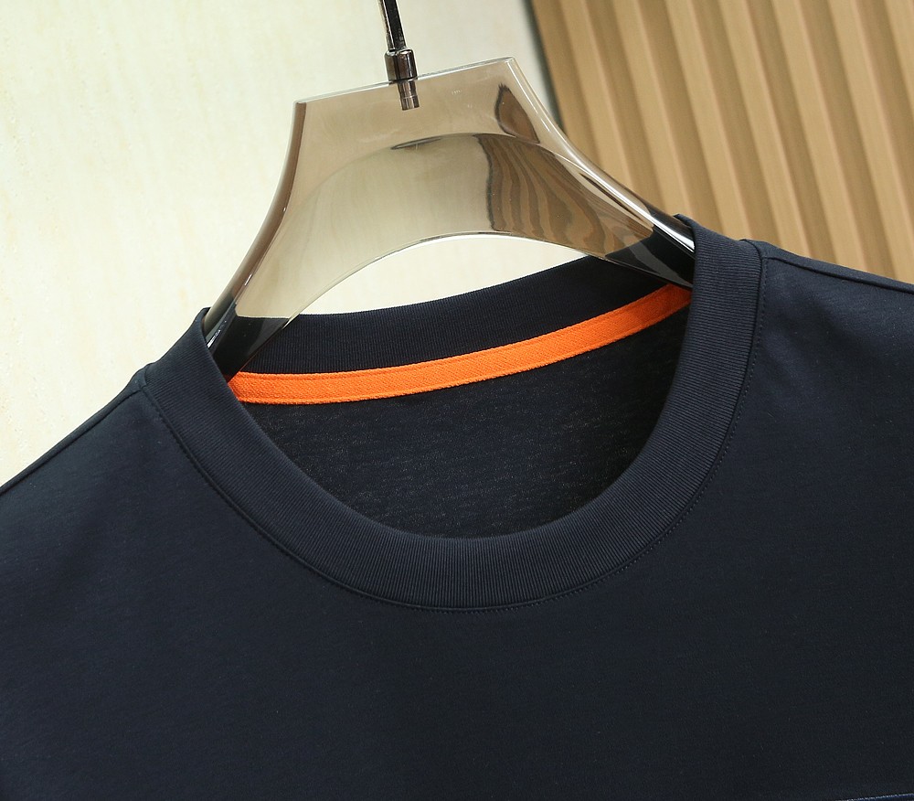 。 2026年夏季新款Her*ed短袖T恤爱🐎仕的低调奢感，都在这件T恤里了。甄选高支面料，软糯亲肤又自