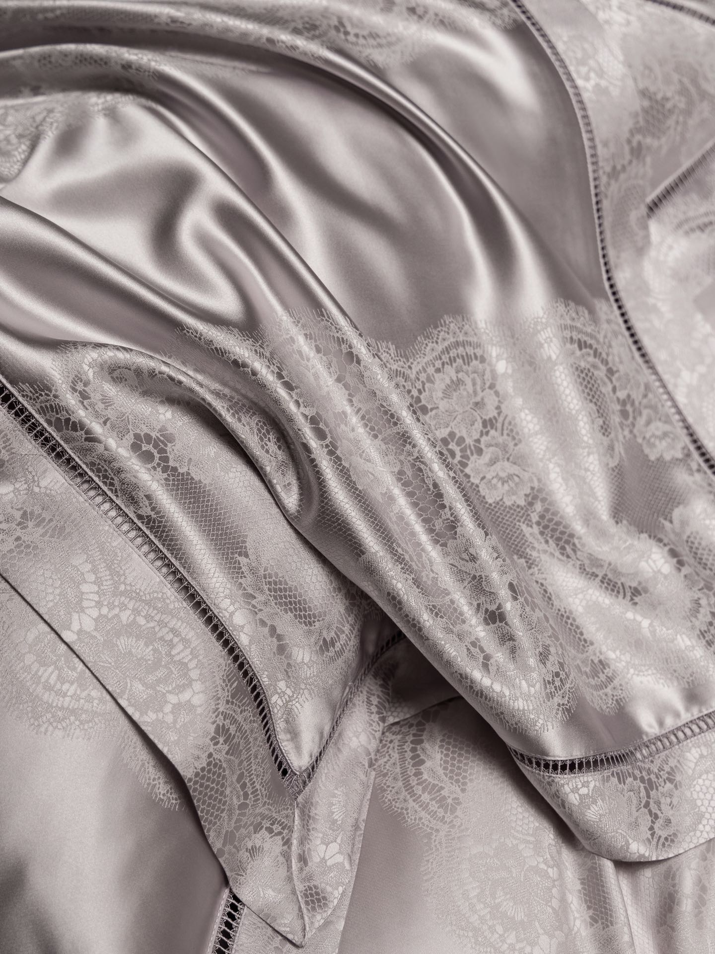 The bedding woven from it has a delicate and soft touch, and a smooth - Home&Textlile 9