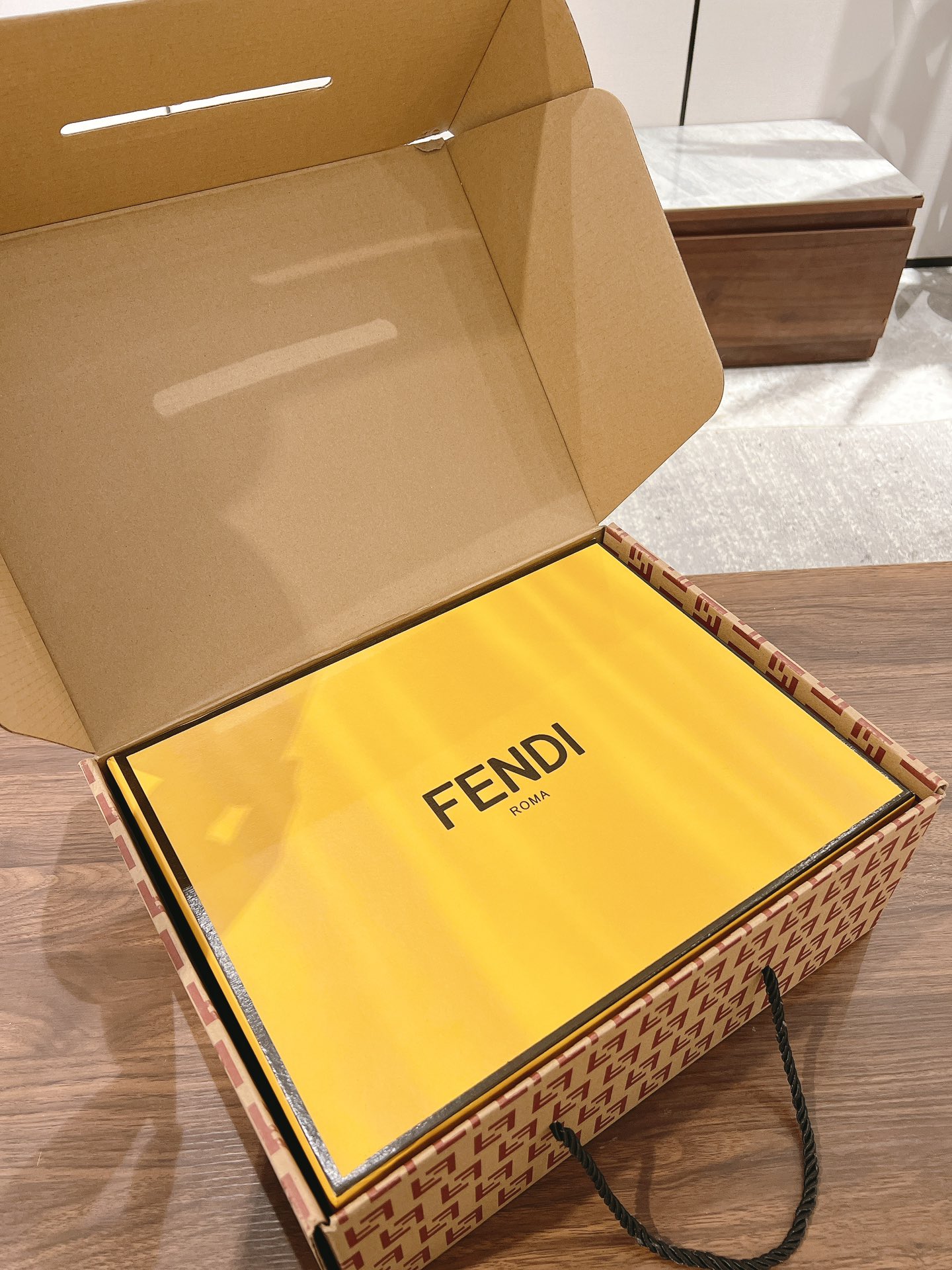 NO:231917,Fendi delivery high-end gift boxes, casual shoes/sports shoes, fendi, sneakers19860909芬迪配送高端礼品盒,休闲鞋/运动鞋,fendi,sneakers,Women's Shoes