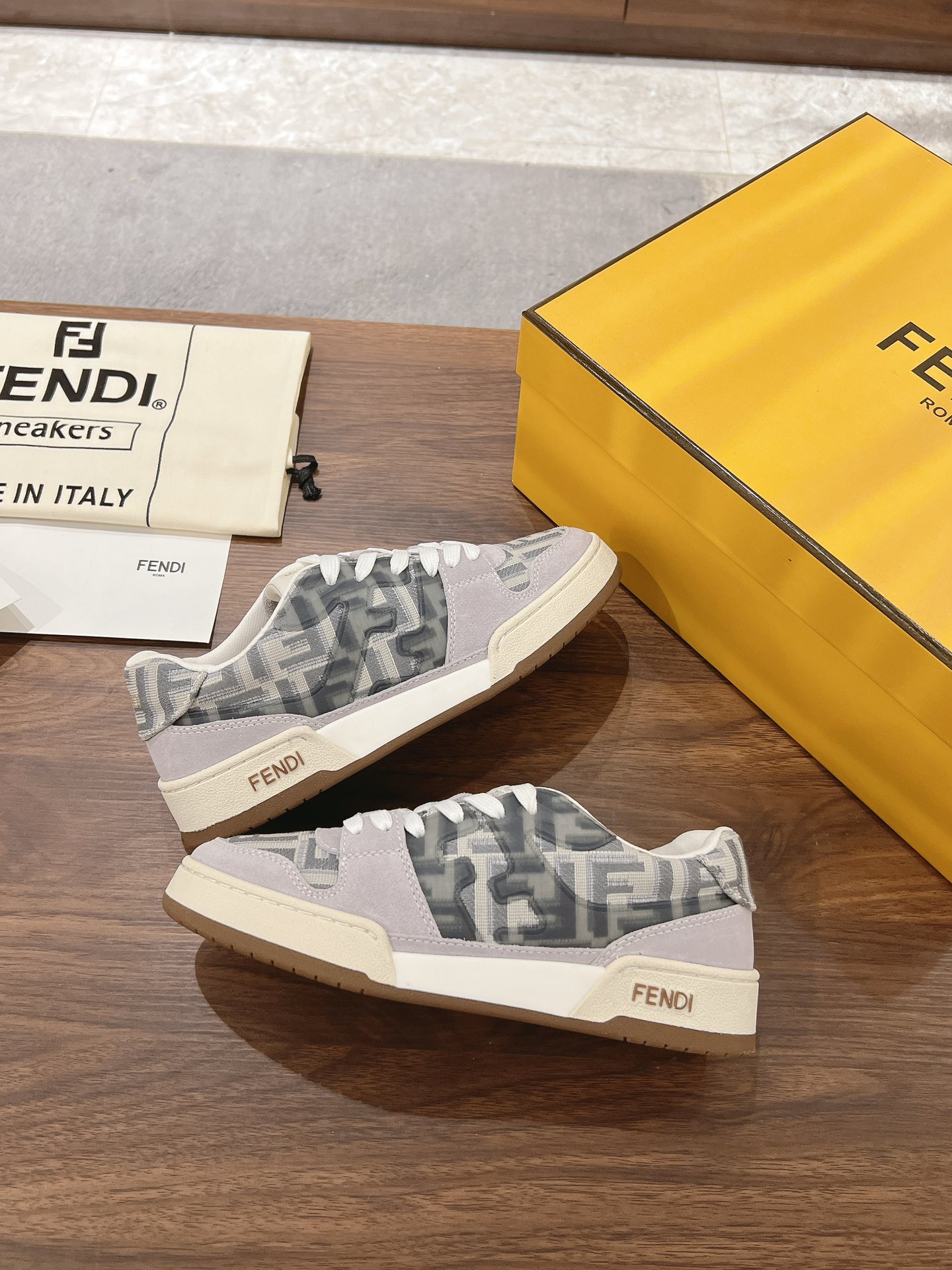 Fendi Fend*芬迪2022新春 系列【情侣 休闲运动鞋】 FD match RMB7220购入 设计师Kim Jones打造的首款运动鞋fendi match 和驴牌的Trainer篮球运动鞋