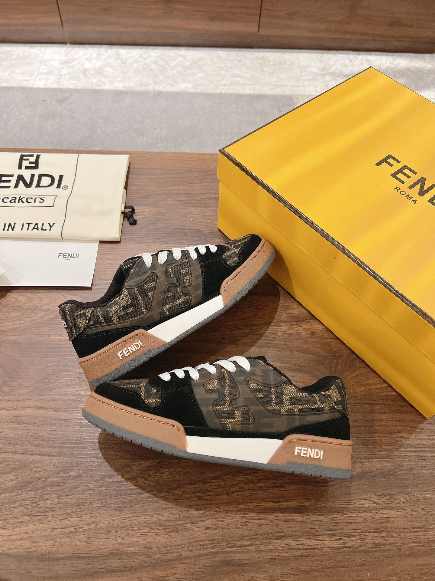 Fendi Fend*芬迪2022新春 系列【情侣 休闲运动鞋】 FD match RMB7220购入 设计师Kim Jones打造的首款运动鞋fendi match 和驴牌的Trainer篮球运动鞋