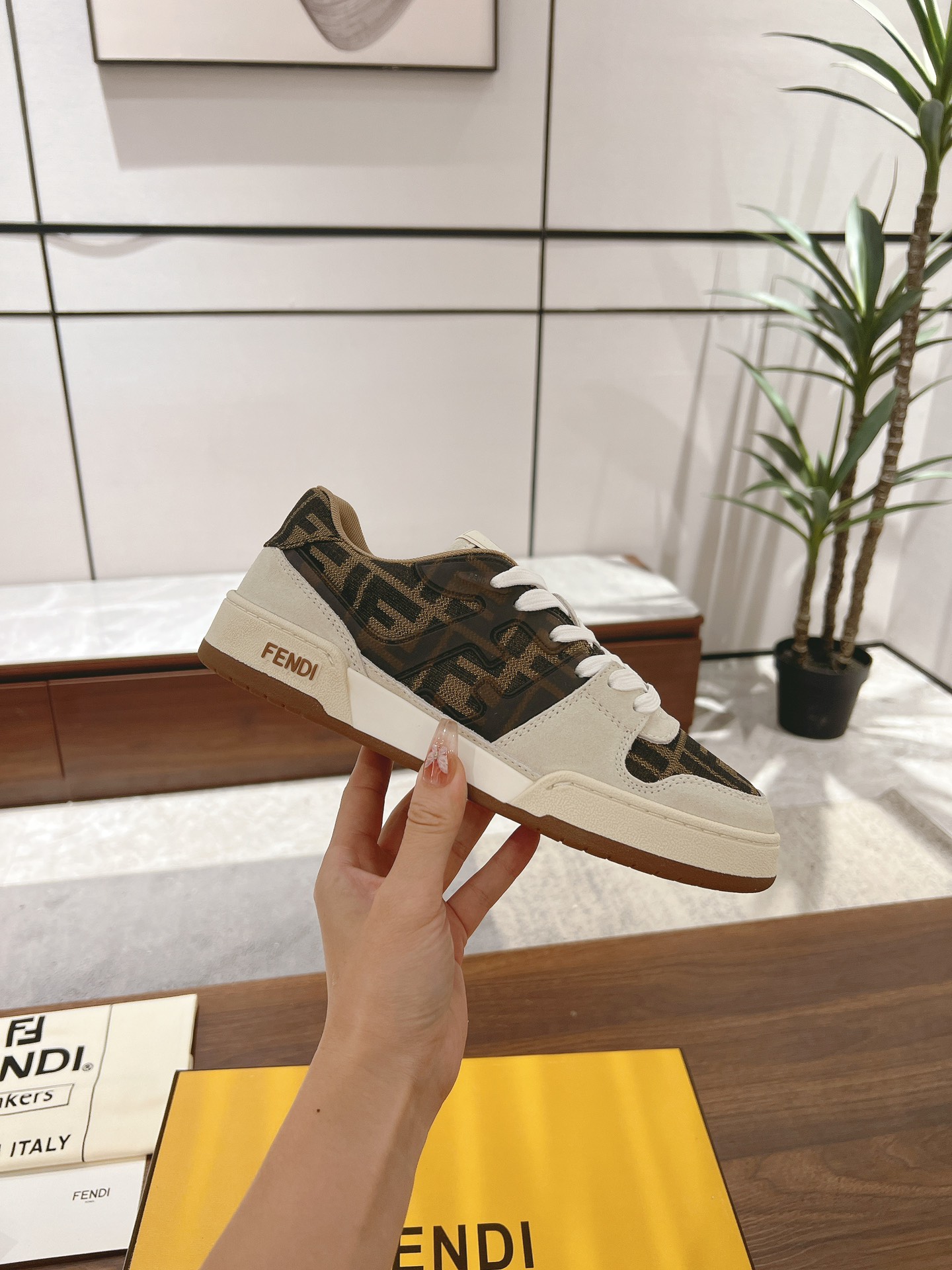 Fendi Fend*芬迪2022新春 系列【情侣 休闲运动鞋】 FD match RMB7220购入 设计师Kim Jones打造的首款运动鞋fendi match 和驴牌的Trainer篮球运动鞋