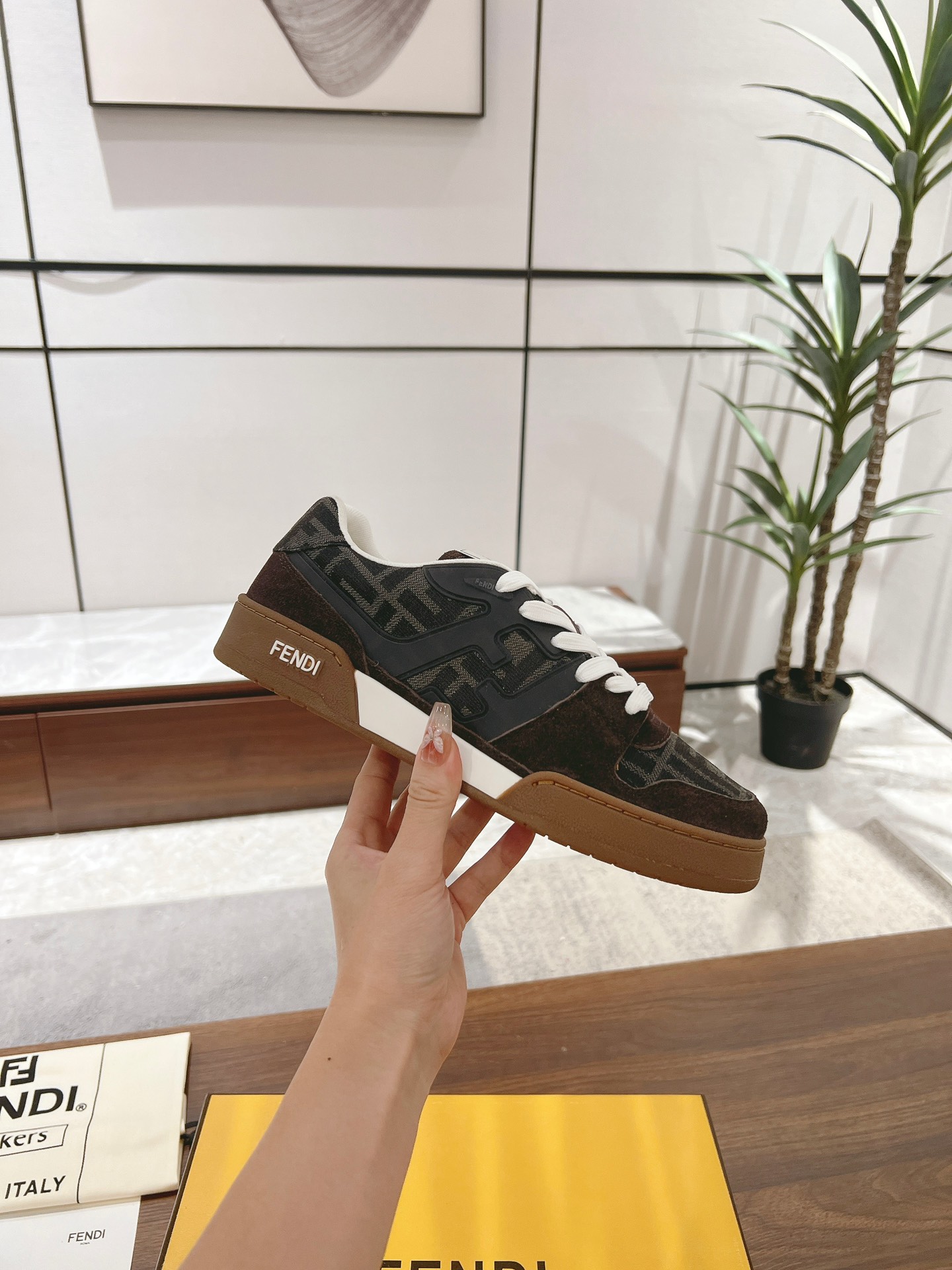 Fendi Fend*芬迪2022新春 系列【情侣 休闲运动鞋】 FD match RMB7220购入 设计师Kim Jones打造的首款运动鞋fendi match 和驴牌的Trainer篮球运动鞋