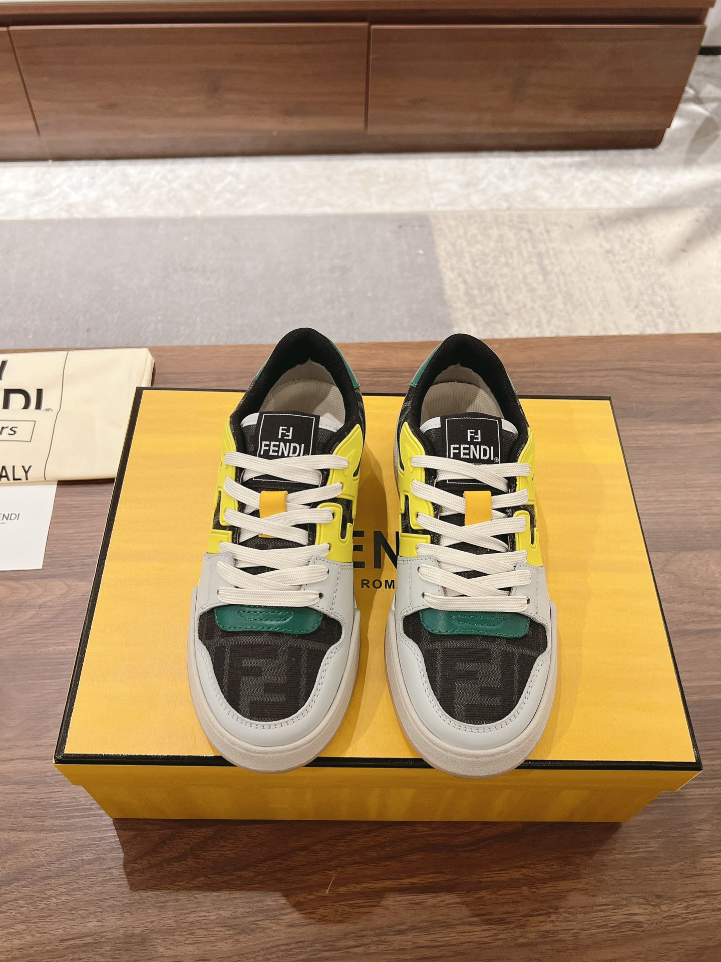 Fendi Fend*芬迪2022新春 系列【情侣 休闲运动鞋】 FD match RMB7220购入 设计师Kim Jones打造的首款运动鞋fendi match 和驴牌的Trainer篮球运动鞋