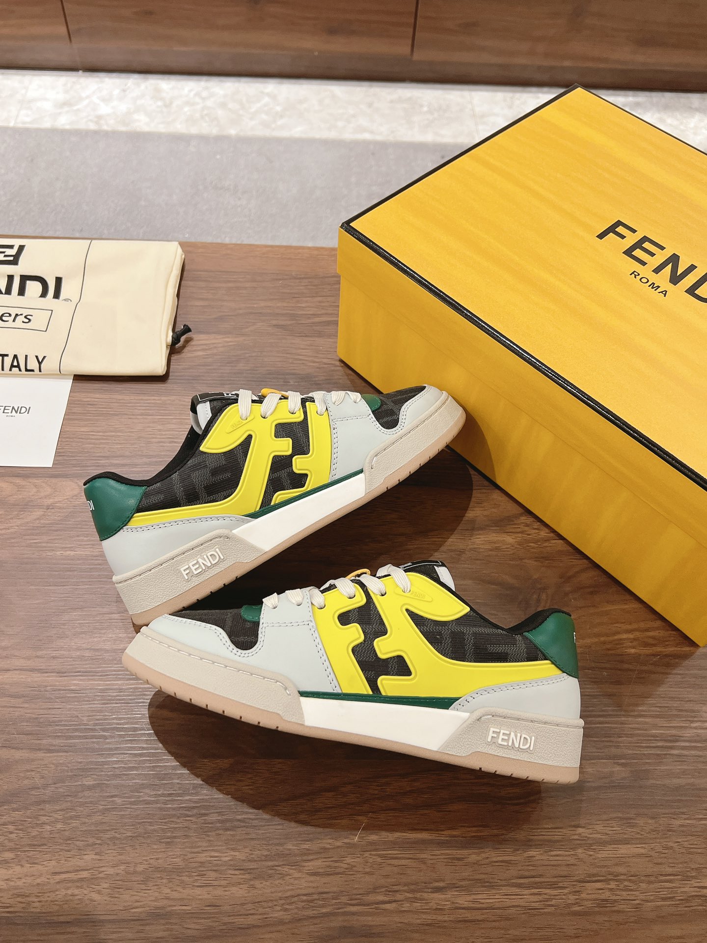 Fendi Fend*芬迪2022新春 系列【情侣 休闲运动鞋】 FD match RMB7220购入 设计师Kim Jones打造的首款运动鞋fendi match 和驴牌的Trainer篮球运动鞋