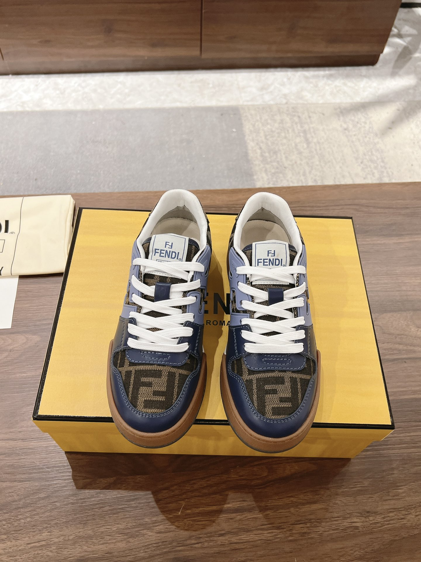 Fendi Fend*芬迪2022新春 系列【情侣 休闲运动鞋】 FD match RMB7220购入 设计师Kim Jones打造的首款运动鞋fendi match 和驴牌的Trainer篮球运动鞋
