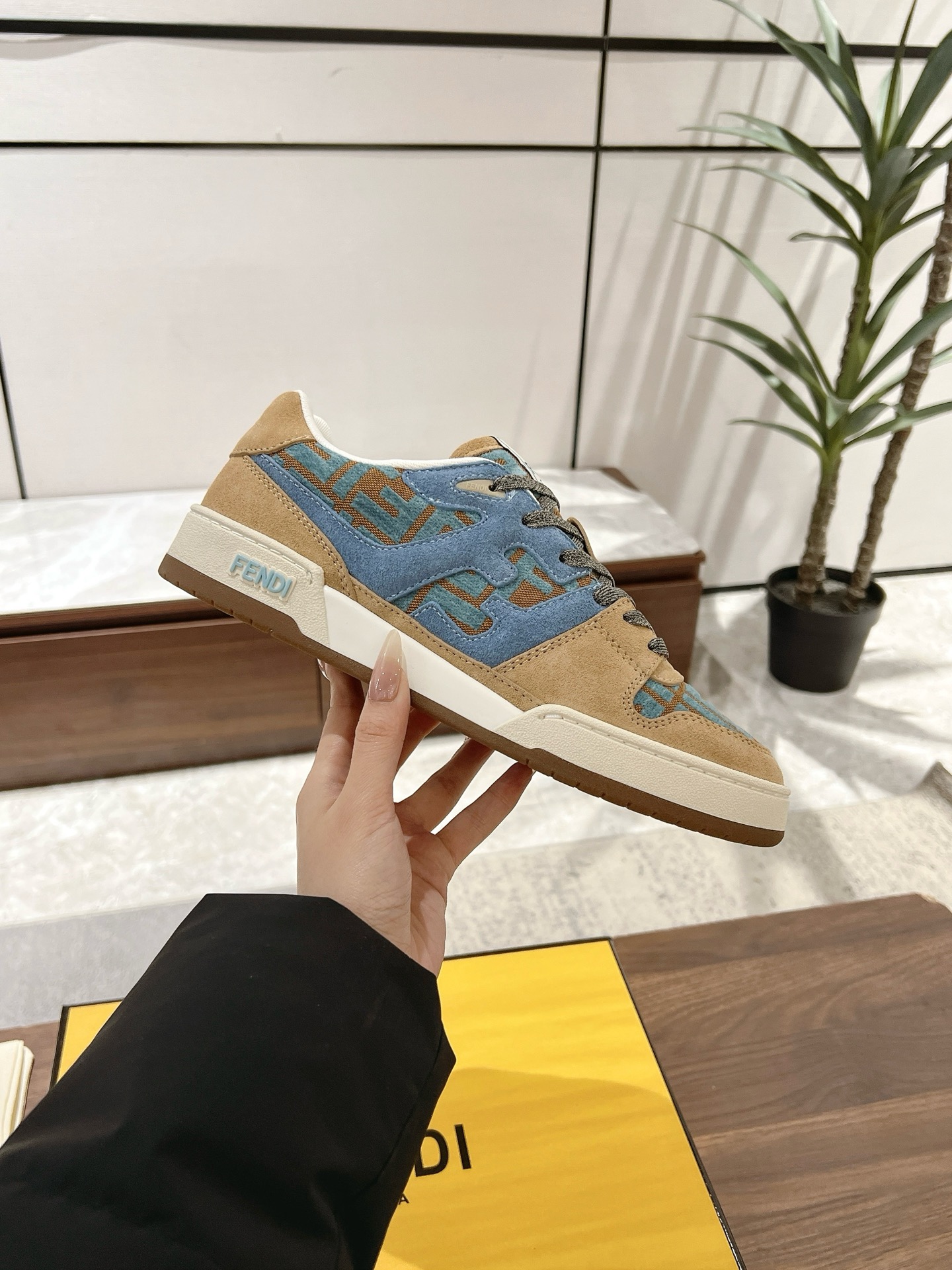 Fendi Fend*芬迪2022新春 系列【情侣 休闲运动鞋】 FD match RMB7220购入 设计师Kim Jones打造的首款运动鞋fendi match 和驴牌的Trainer篮球运动鞋