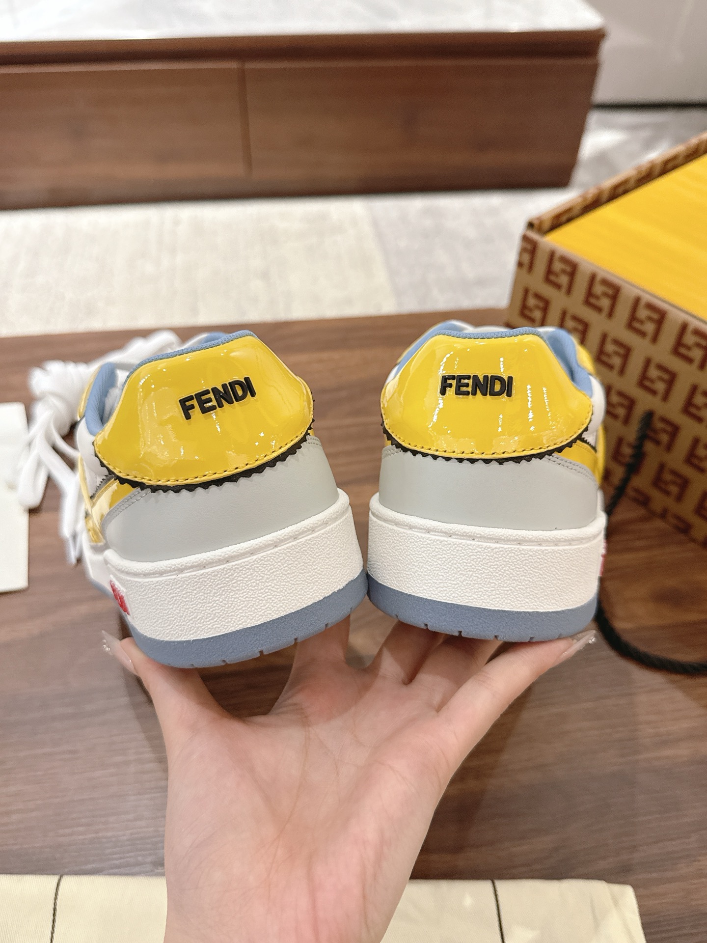 Fendi Fend*芬迪2022新春 系列【情侣 休闲运动鞋】 FD match RMB7300购入 设计师Kim Jones打造的首款运动鞋fendi match 和驴牌的Trainer篮球运动鞋