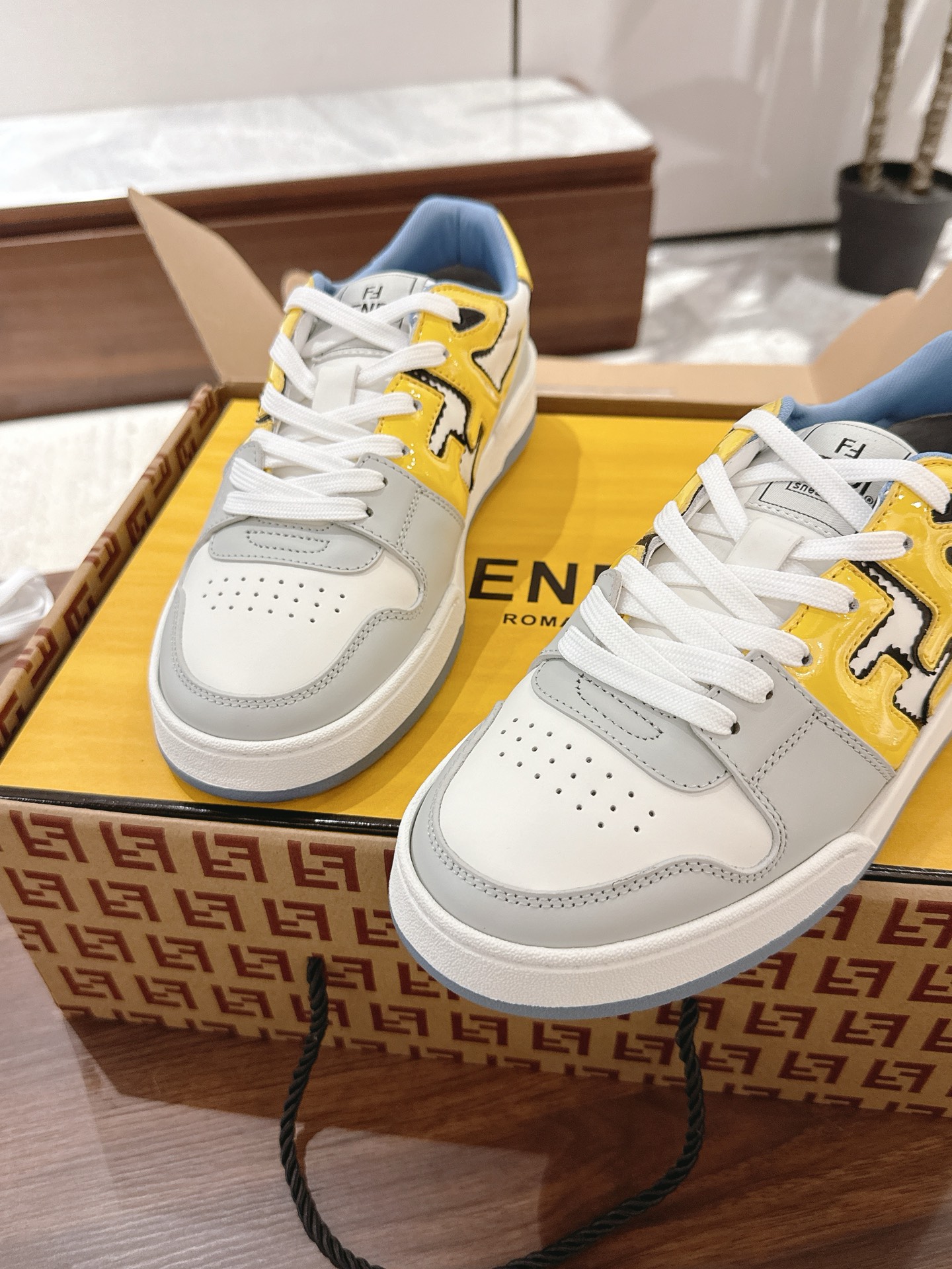 Fendi Fend*芬迪2022新春 系列【情侣 休闲运动鞋】 FD match RMB7300购入 设计师Kim Jones打造的首款运动鞋fendi match 和驴牌的Trainer篮球运动鞋
