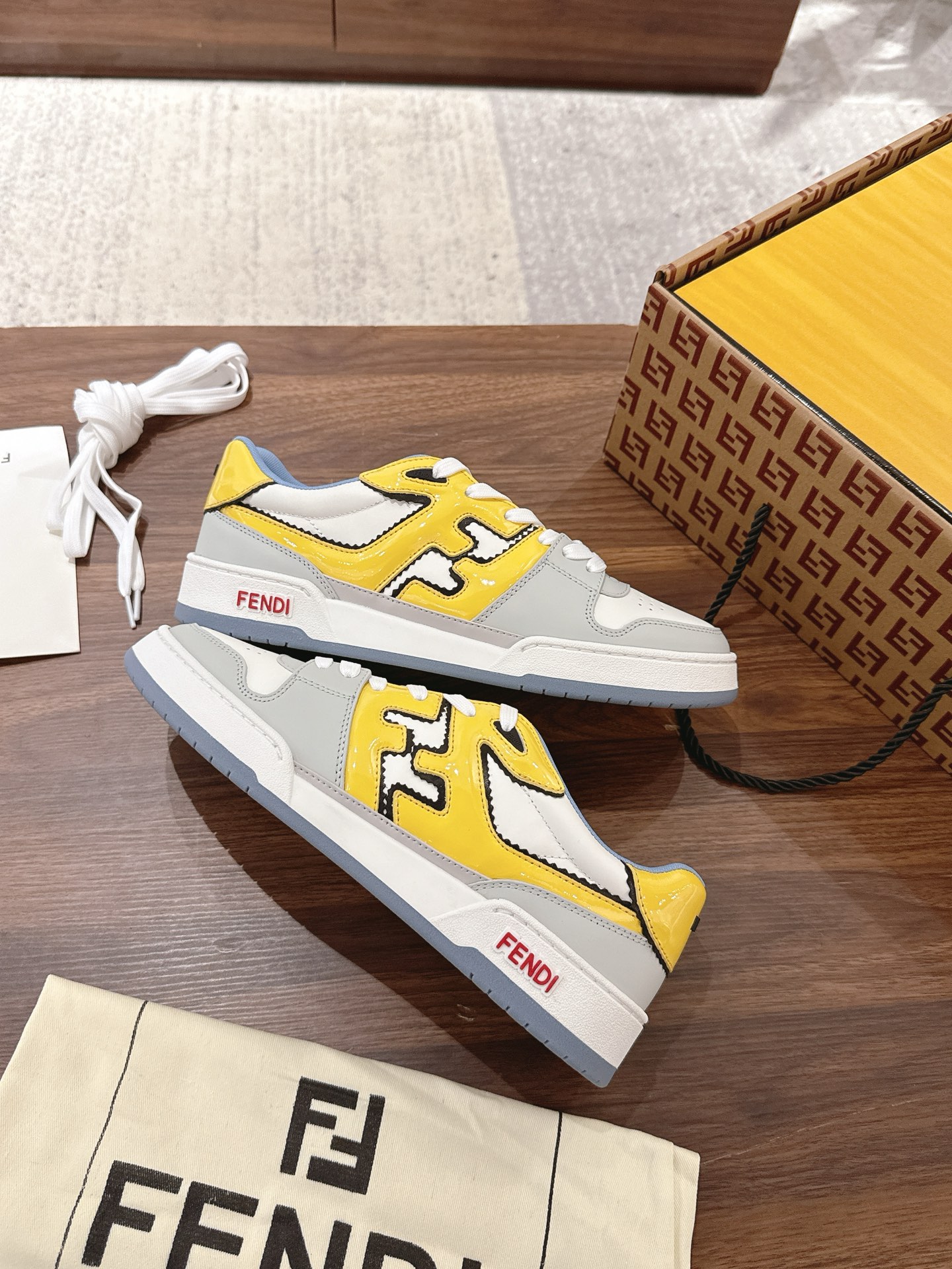 Fendi Fend*芬迪2022新春 系列【情侣 休闲运动鞋】 FD match RMB7300购入 设计师Kim Jones打造的首款运动鞋fendi match 和驴牌的Trainer篮球运动鞋