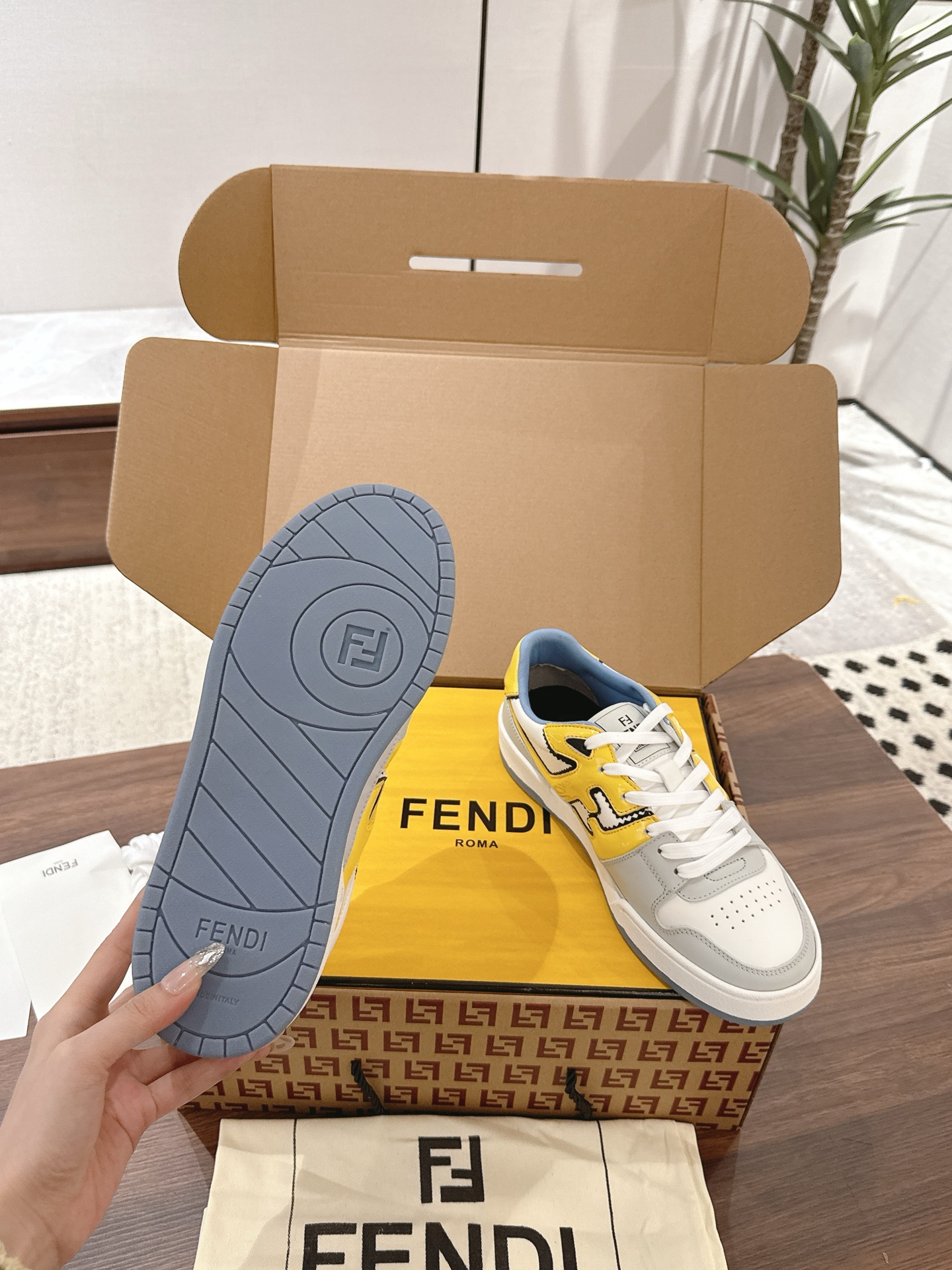 Fendi Fend*芬迪2022新春 系列【情侣 休闲运动鞋】 FD match RMB7300购入 设计师Kim Jones打造的首款运动鞋fendi match 和驴牌的Trainer篮球运动鞋