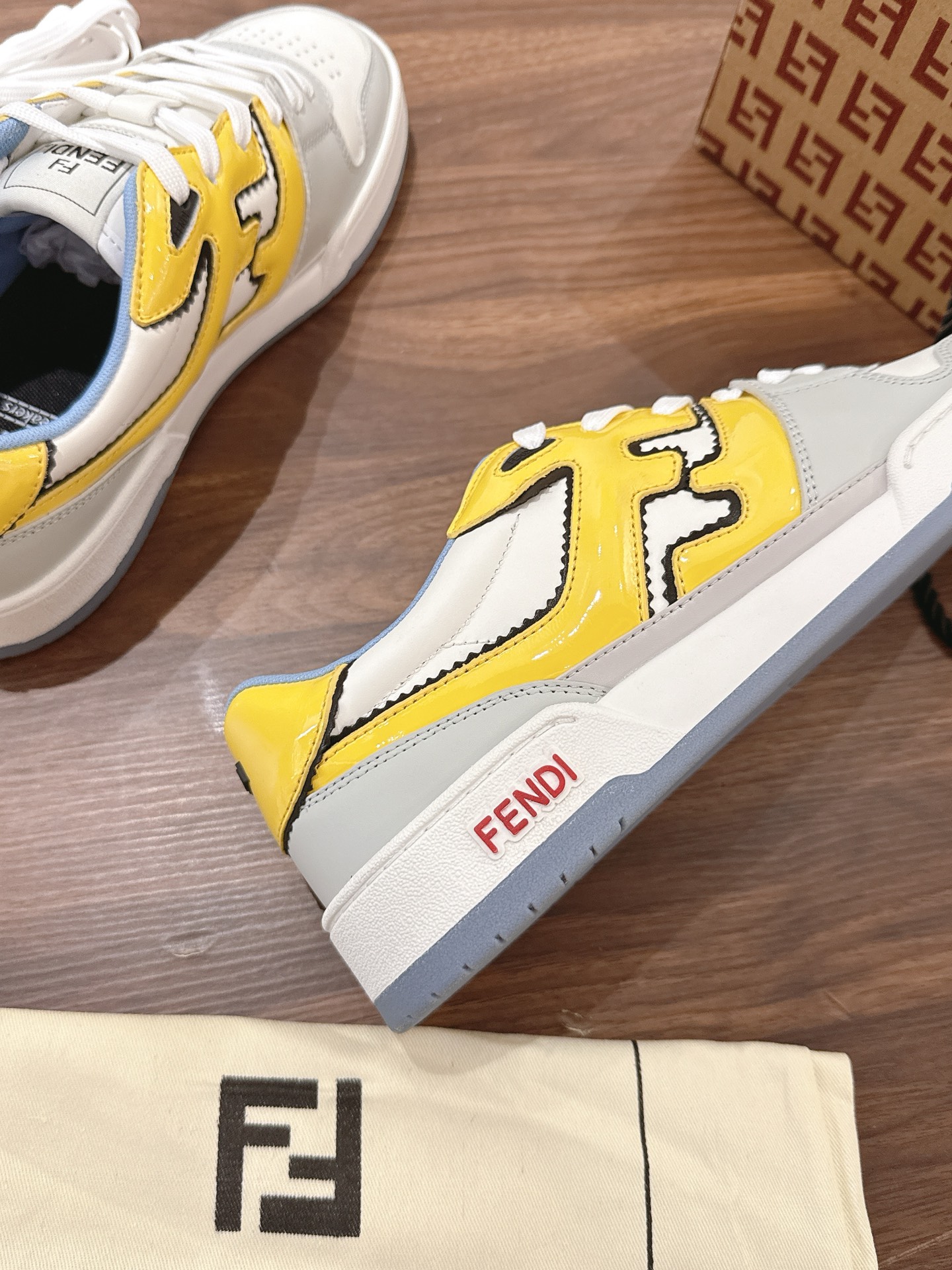 Fendi Fend*芬迪2022新春 系列【情侣 休闲运动鞋】 FD match RMB7300购入 设计师Kim Jones打造的首款运动鞋fendi match 和驴牌的Trainer篮球运动鞋