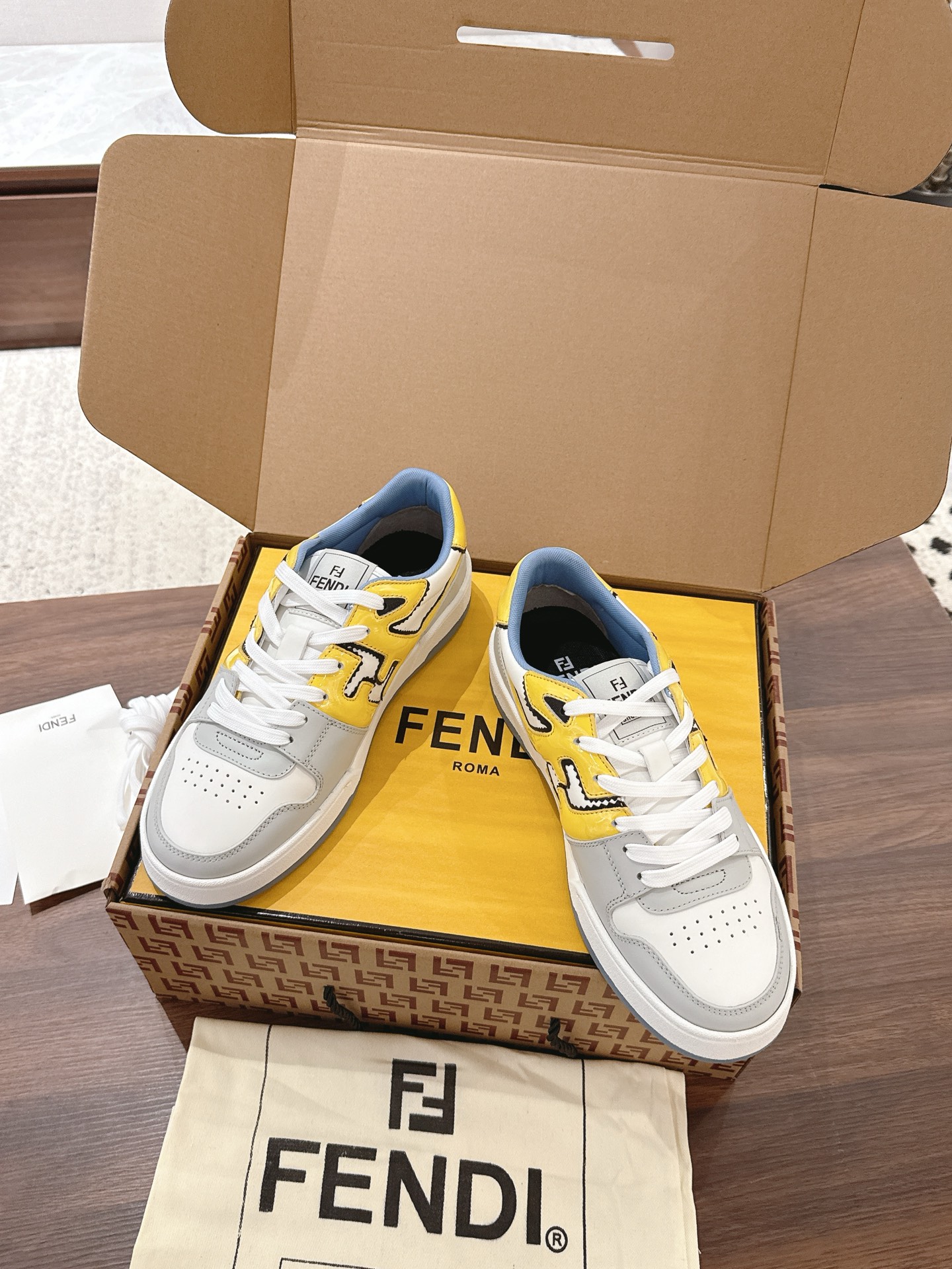 Fendi Fend*芬迪2022新春 系列【情侣 休闲运动鞋】 FD match RMB7300购入 设计师Kim Jones打造的首款运动鞋fendi match 和驴牌的Trainer篮球运动鞋