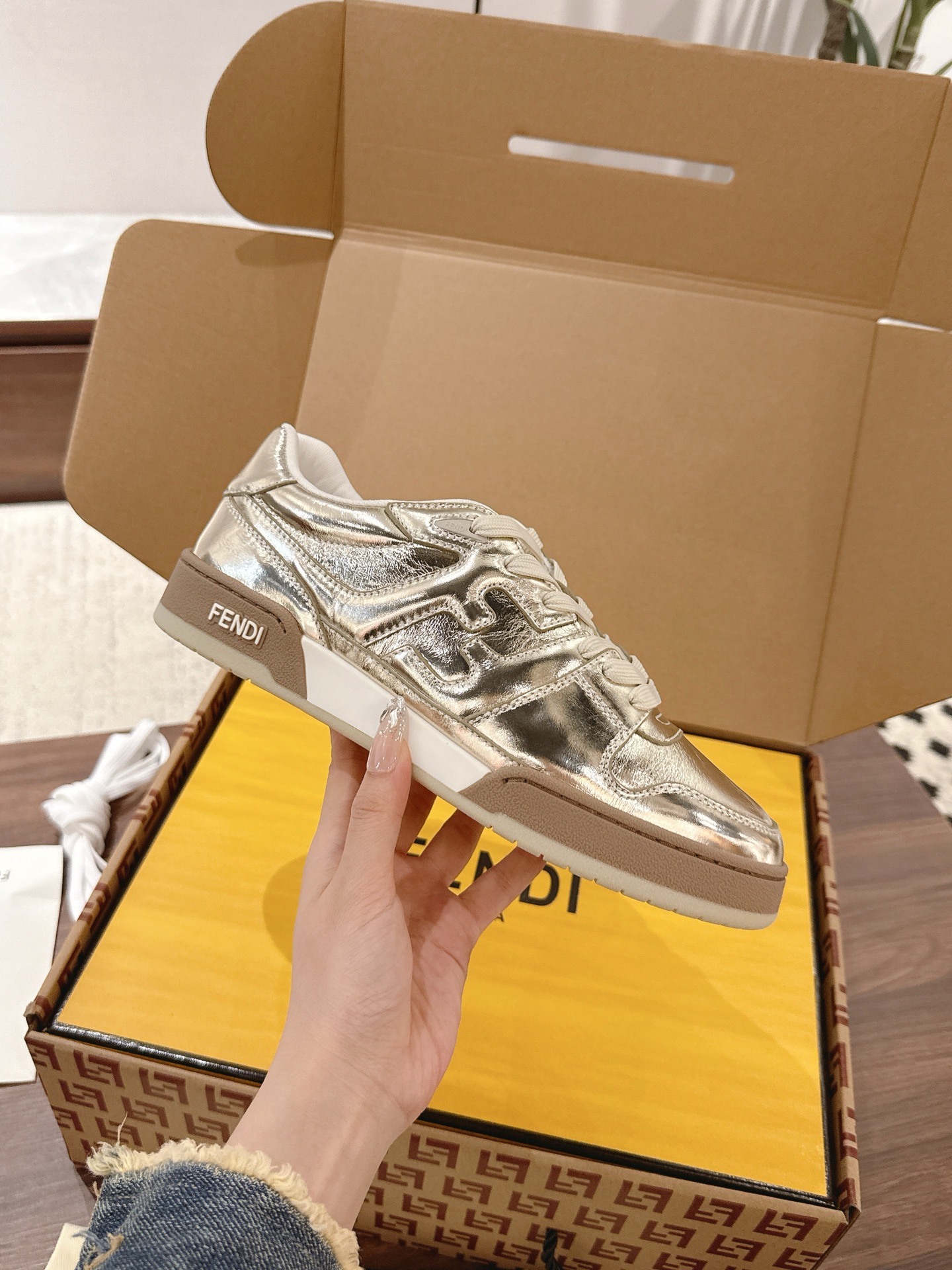 Fendi Fend*芬迪2022新春 系列【情侣 休闲运动鞋】 FD match RMB7300购入 设计师Kim Jones打造的首款运动鞋fendi match 和驴牌的Trainer篮球运动鞋