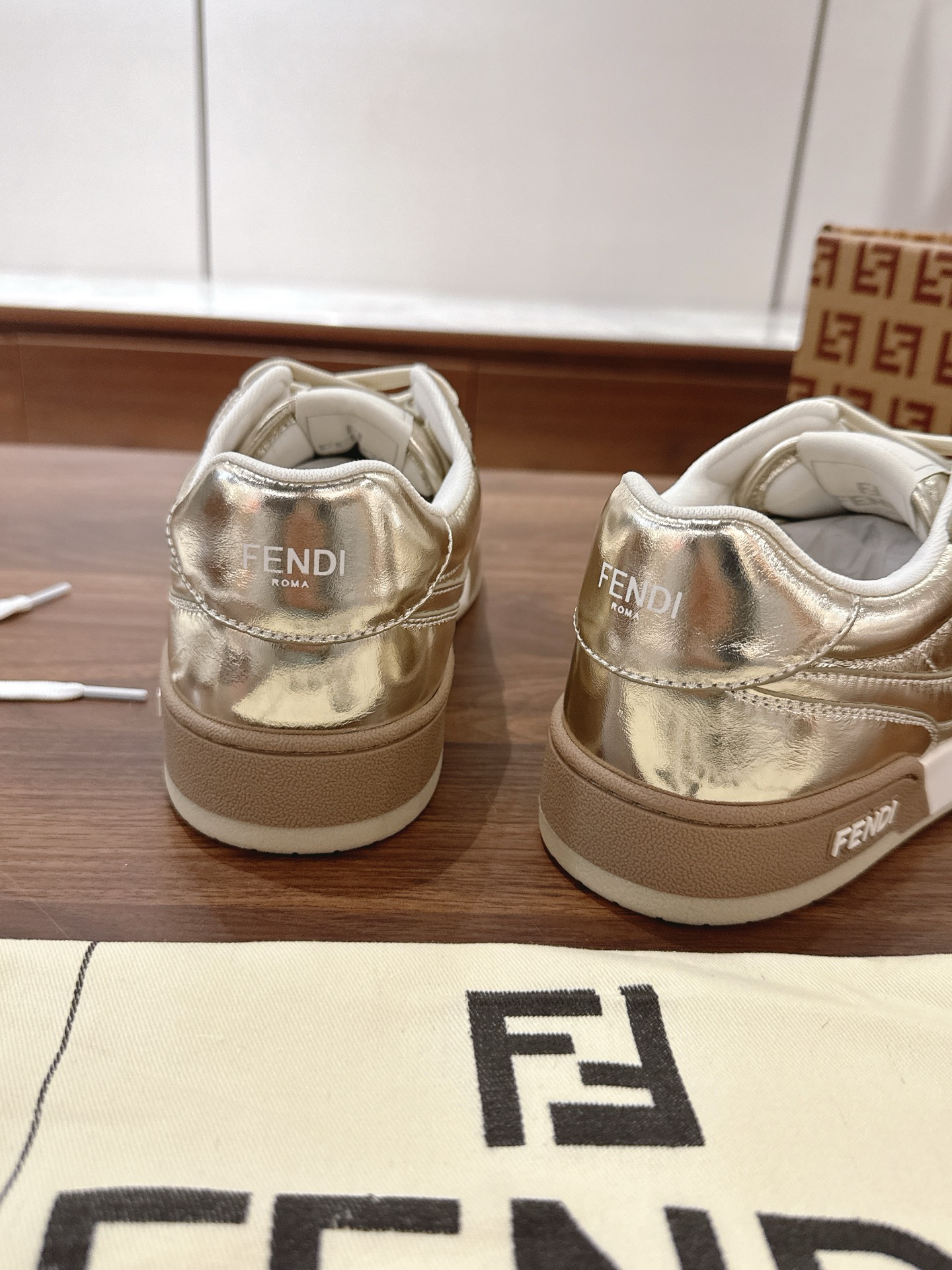 Fendi Fend*芬迪2022新春 系列【情侣 休闲运动鞋】 FD match RMB7300购入 设计师Kim Jones打造的首款运动鞋fendi match 和驴牌的Trainer篮球运动鞋