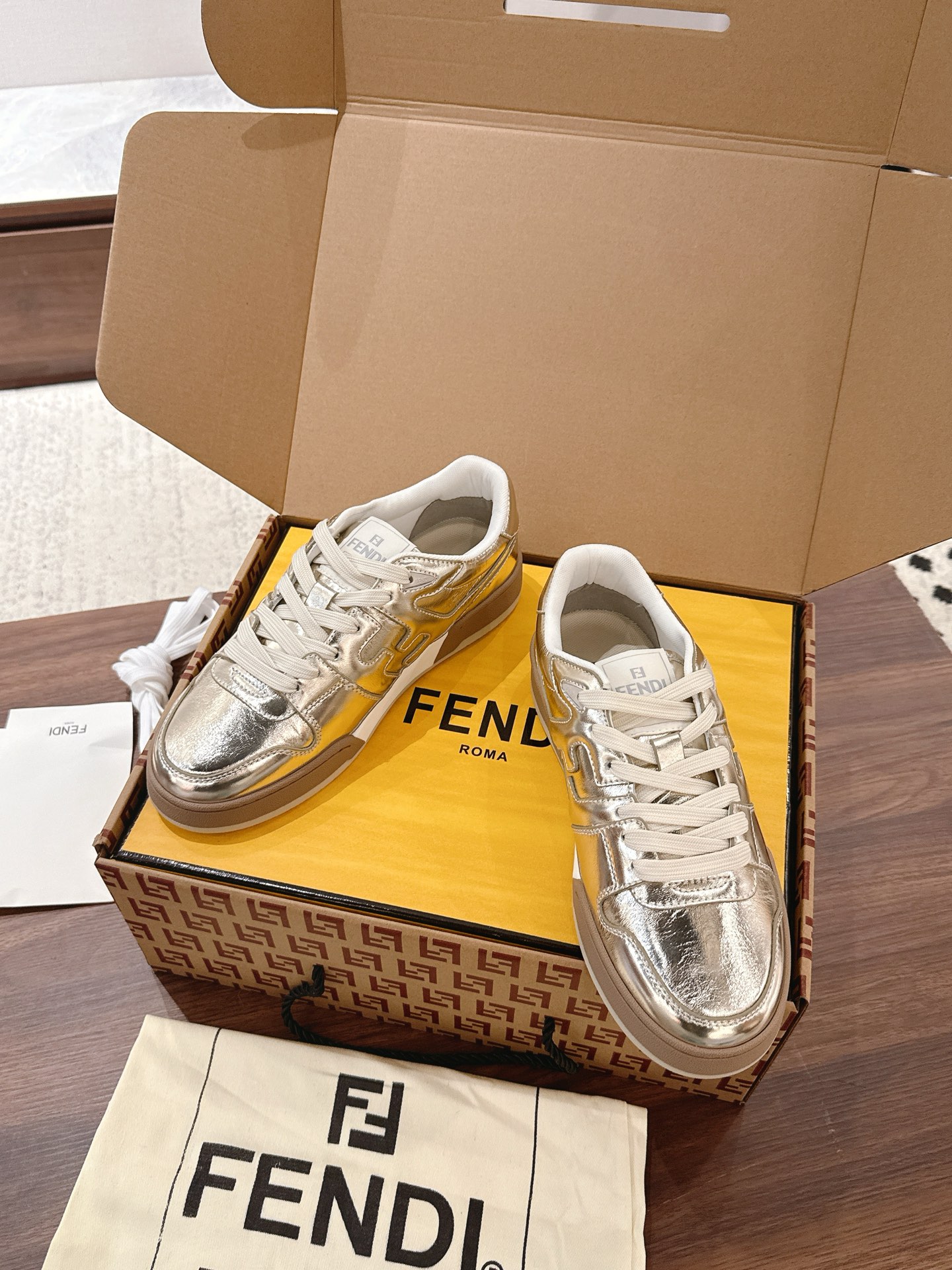 Fendi Fend*芬迪2022新春 系列【情侣 休闲运动鞋】 FD match RMB7300购入 设计师Kim Jones打造的首款运动鞋fendi match 和驴牌的Trainer篮球运动鞋