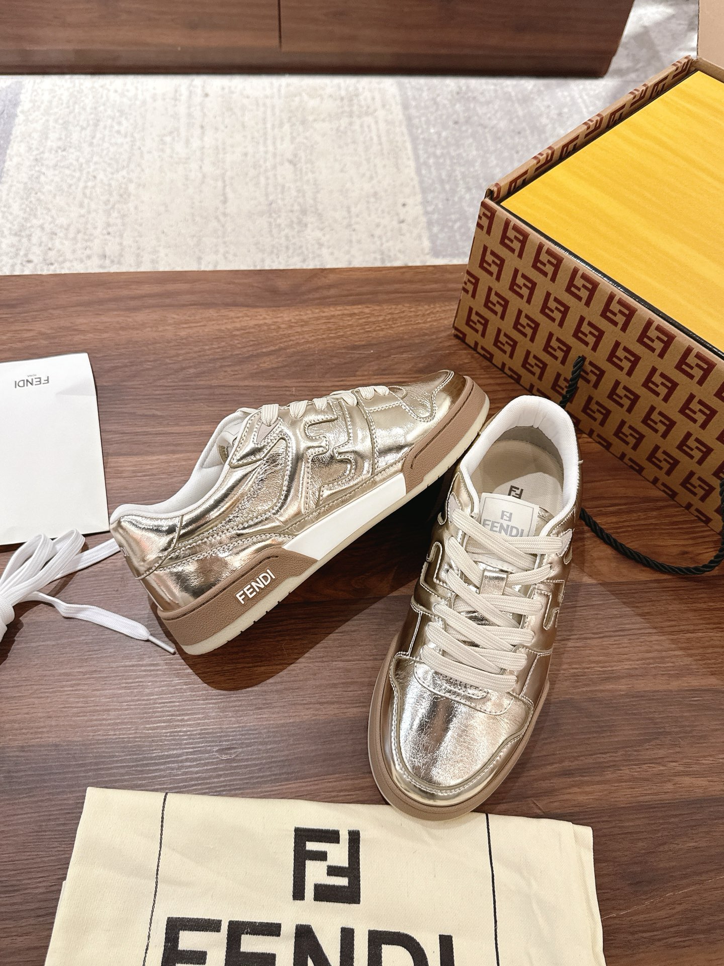 Fendi Fend*芬迪2022新春 系列【情侣 休闲运动鞋】 FD match RMB7300购入 设计师Kim Jones打造的首款运动鞋fendi match 和驴牌的Trainer篮球运动鞋