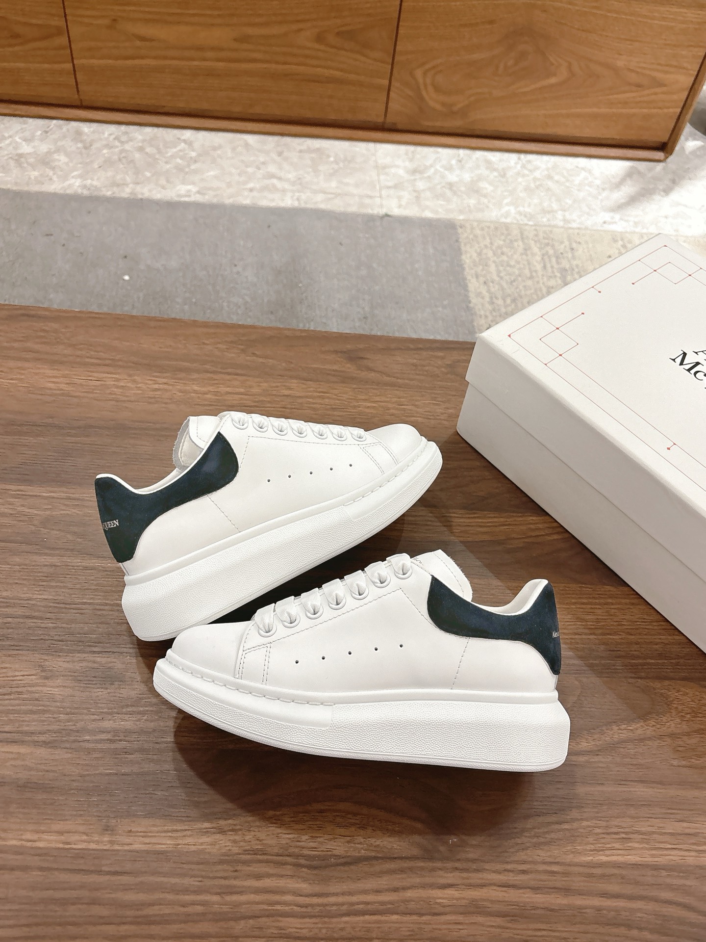 Alexander McQueen 麦昆 高品质 版 Alexander mcqueen / 明星 百搭小白鞋