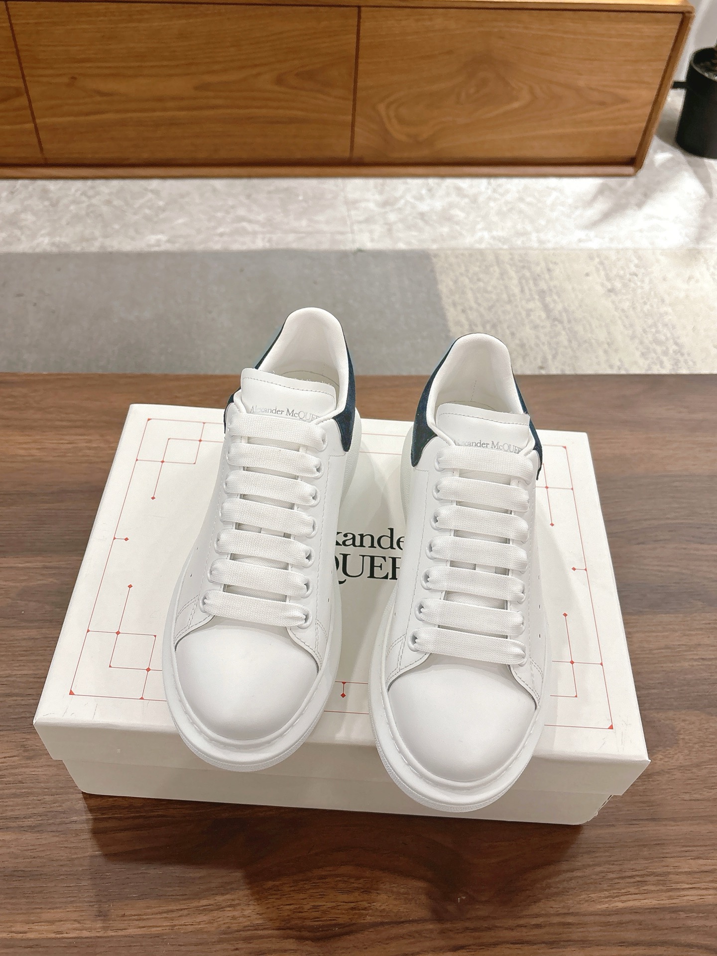 Alexander McQueen 麦昆 高品质 版 Alexander mcqueen / 明星 百搭小白鞋