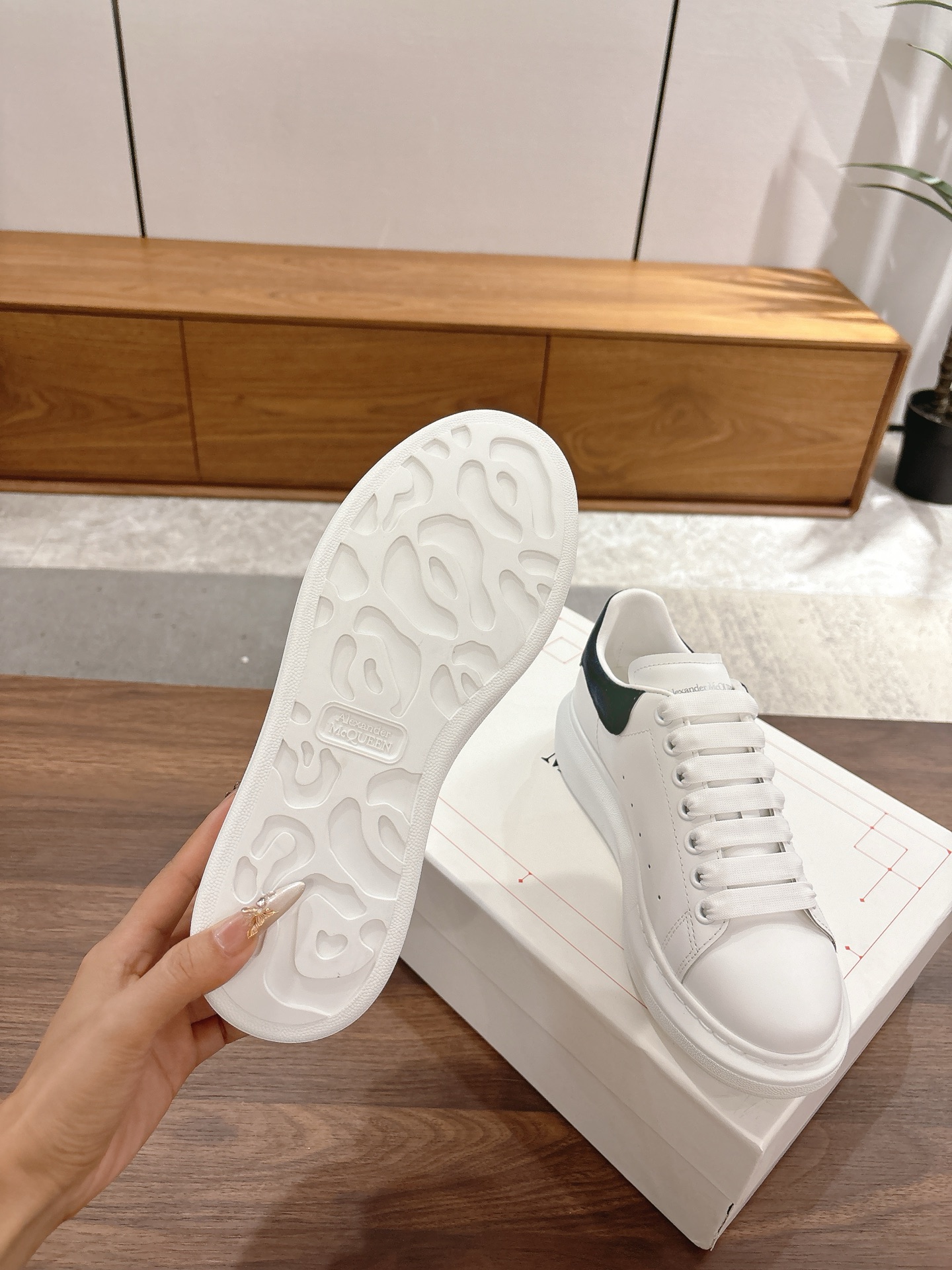 Alexander McQueen 麦昆 高品质 版 Alexander mcqueen / 明星 百搭小白鞋