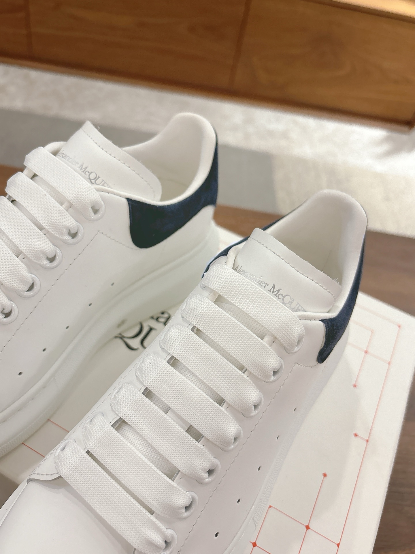 Alexander McQueen 麦昆 高品质 版 Alexander mcqueen / 明星 百搭小白鞋