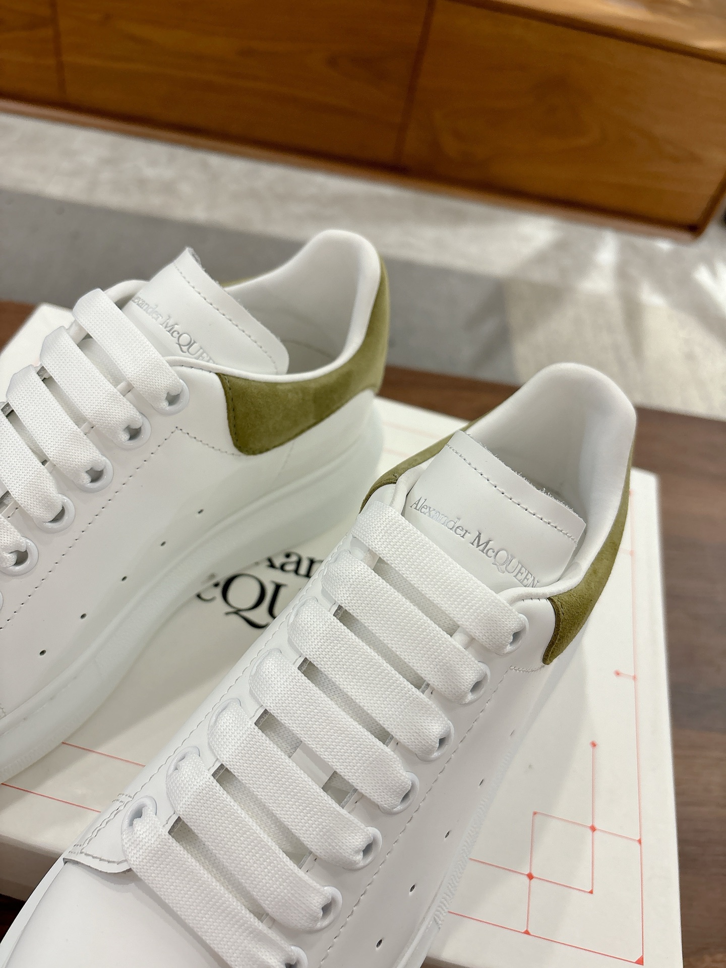 Alexander McQueen 麦昆 高品质 版 Alexander mcqueen / 明星 百搭小白鞋