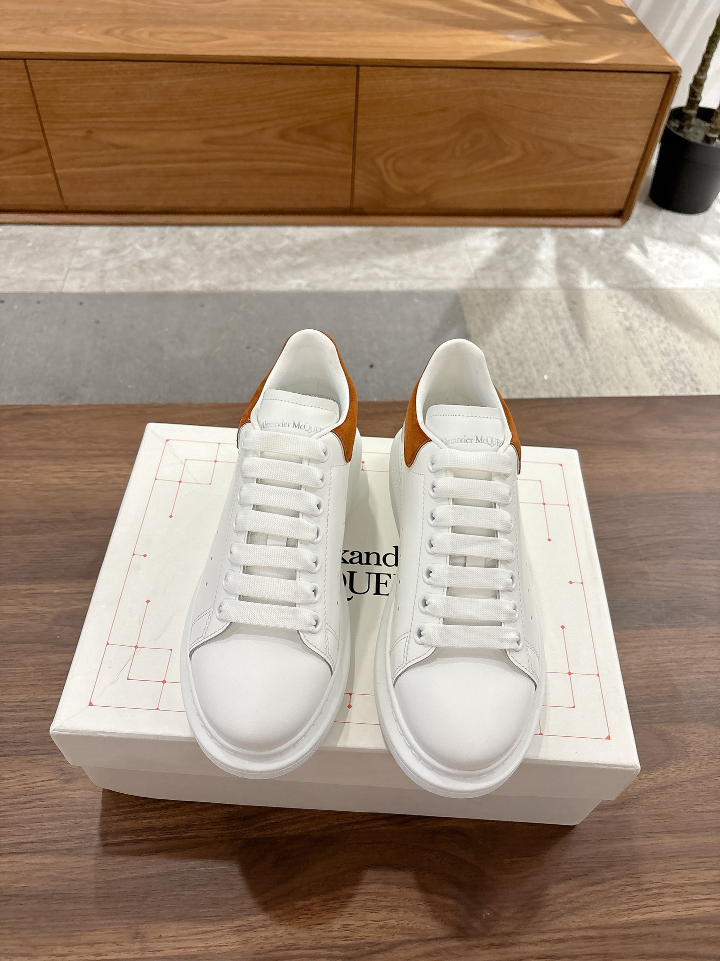 Alexander McQueen 麦昆 高品质 版 Alexander mcqueen / 明星 百搭小白鞋