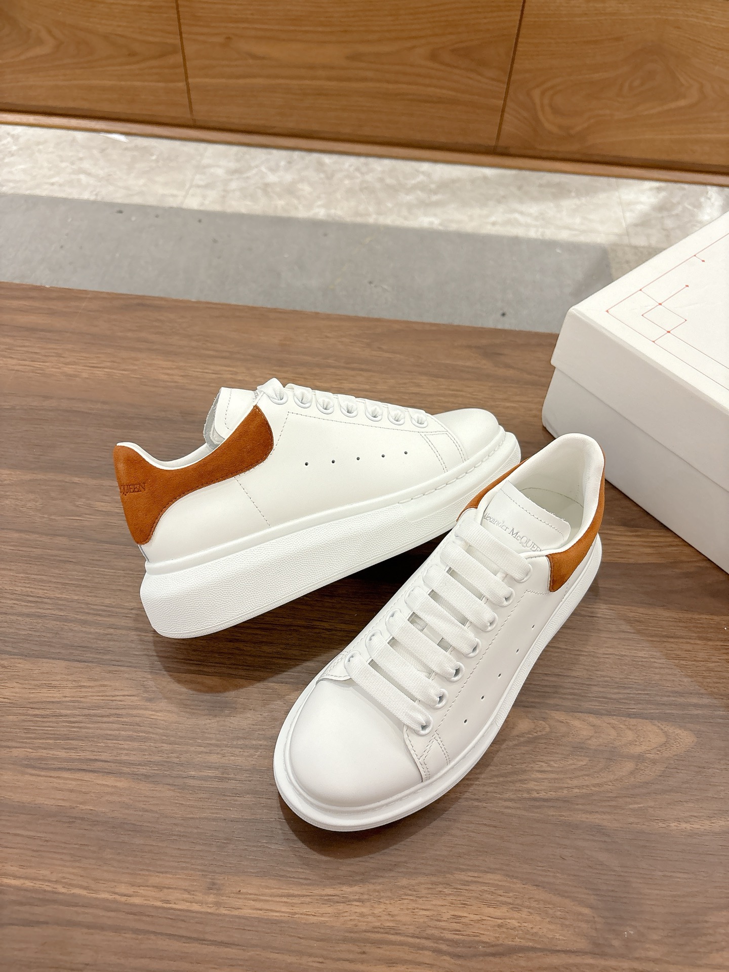 Alexander McQueen 麦昆 高品质 版 Alexander mcqueen / 明星 百搭小白鞋