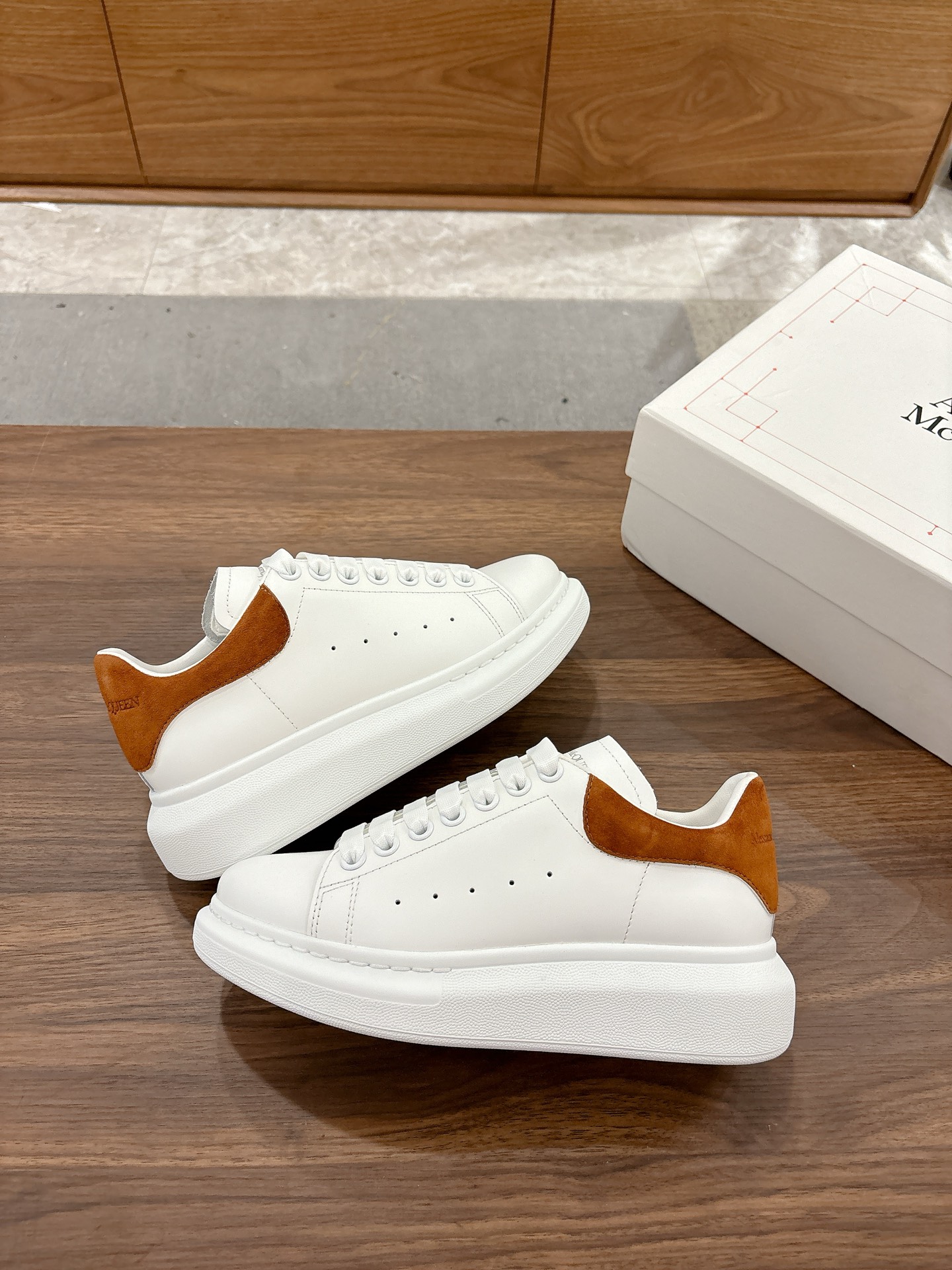 Alexander McQueen 麦昆 高品质 版 Alexander mcqueen / 明星 百搭小白鞋
