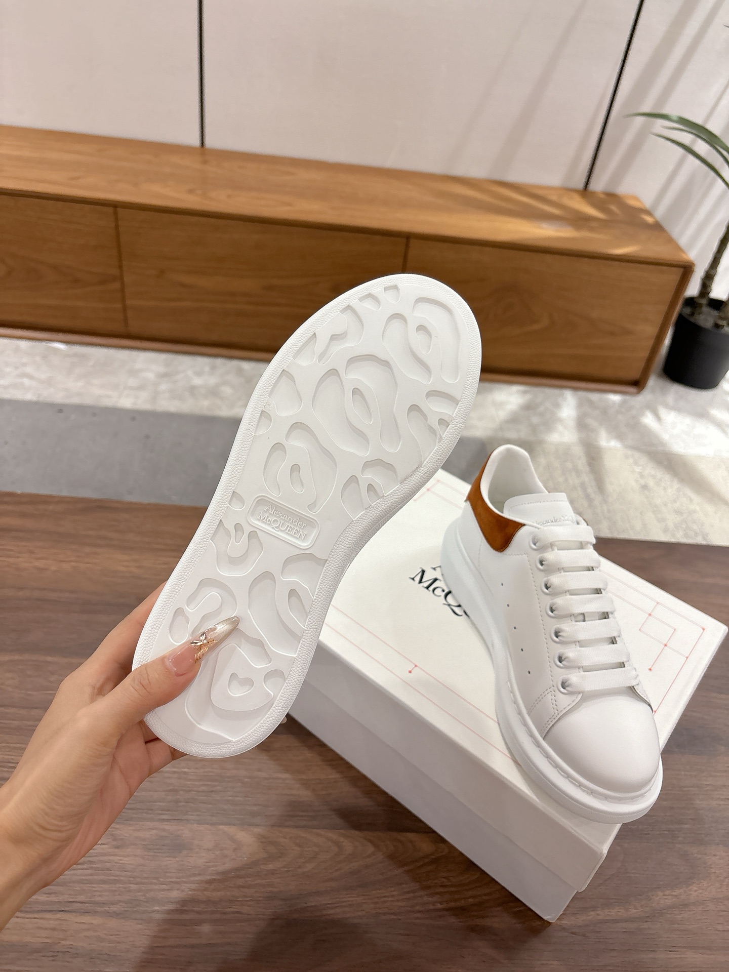 Alexander McQueen 麦昆 高品质 版 Alexander mcqueen / 明星 百搭小白鞋