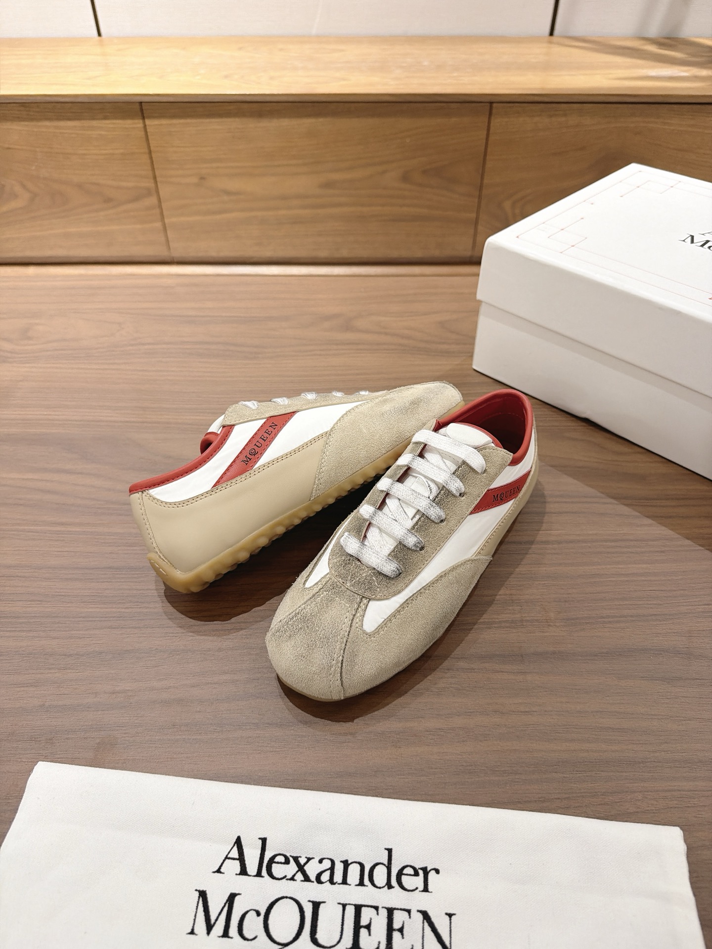 Alexander McQueen ALEXANDE＊ MCQUEEN