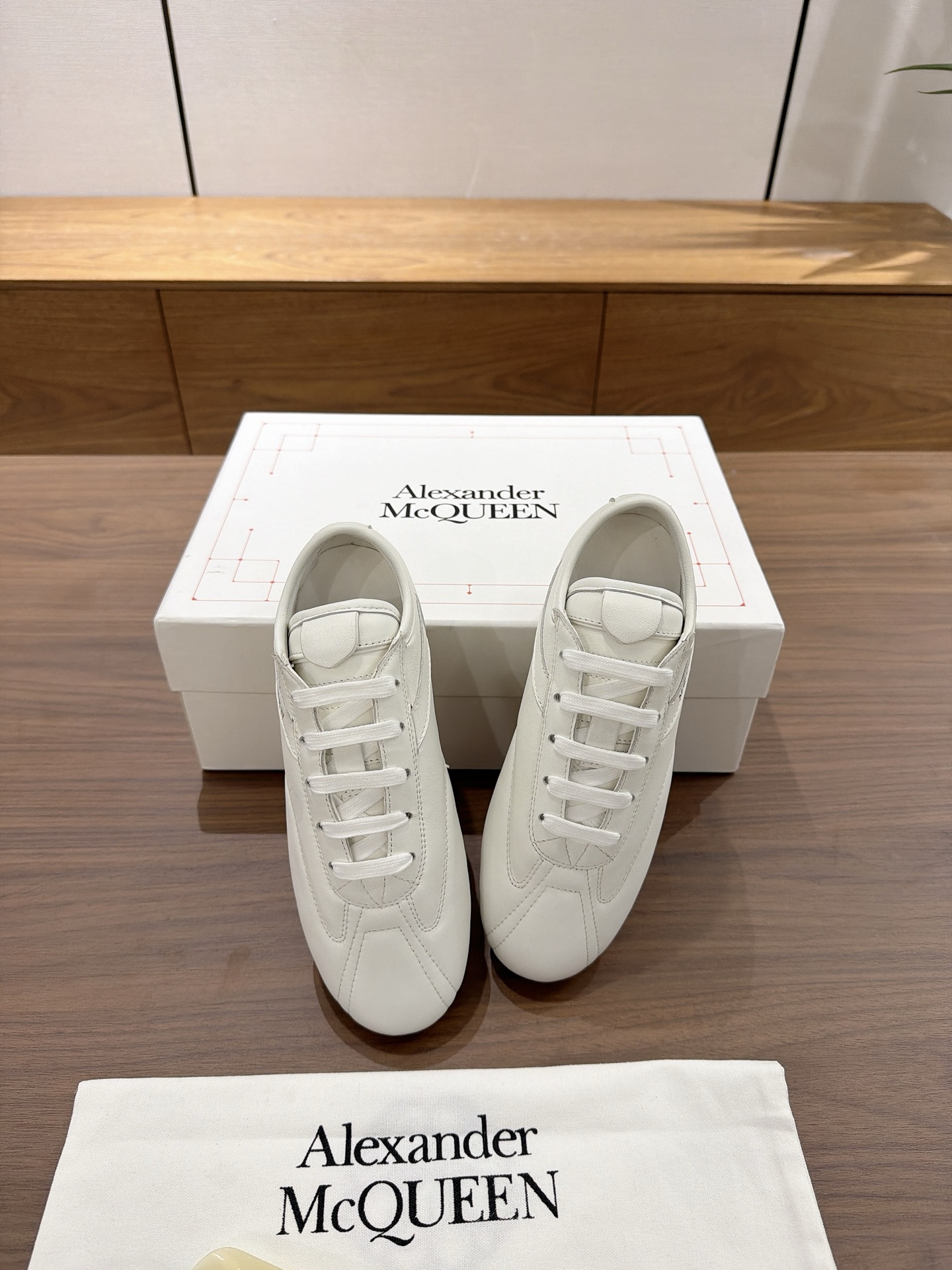 Alexander McQueen ALEXANDE＊ MCQUEEN