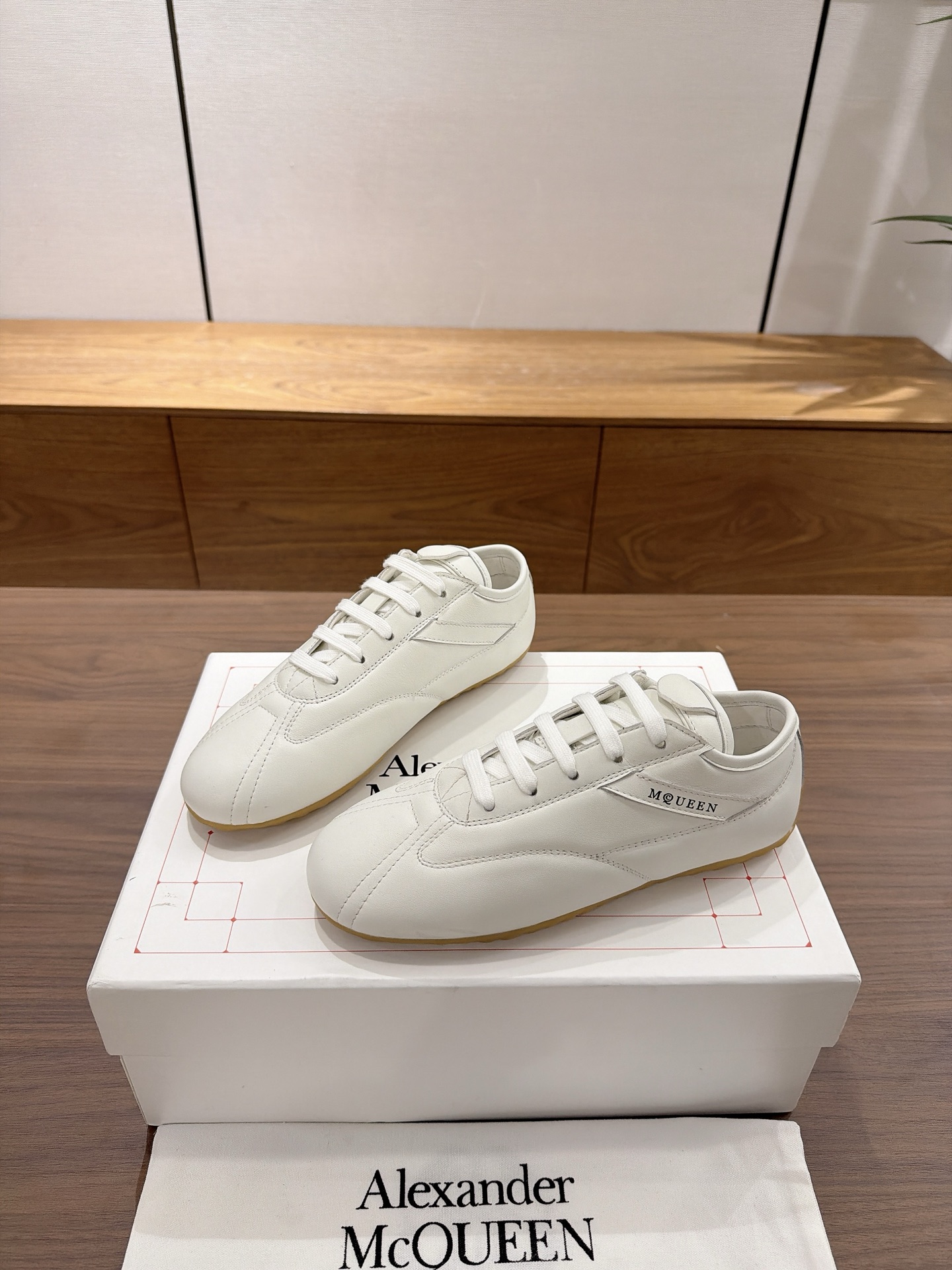 Alexander McQueen ALEXANDE＊ MCQUEEN