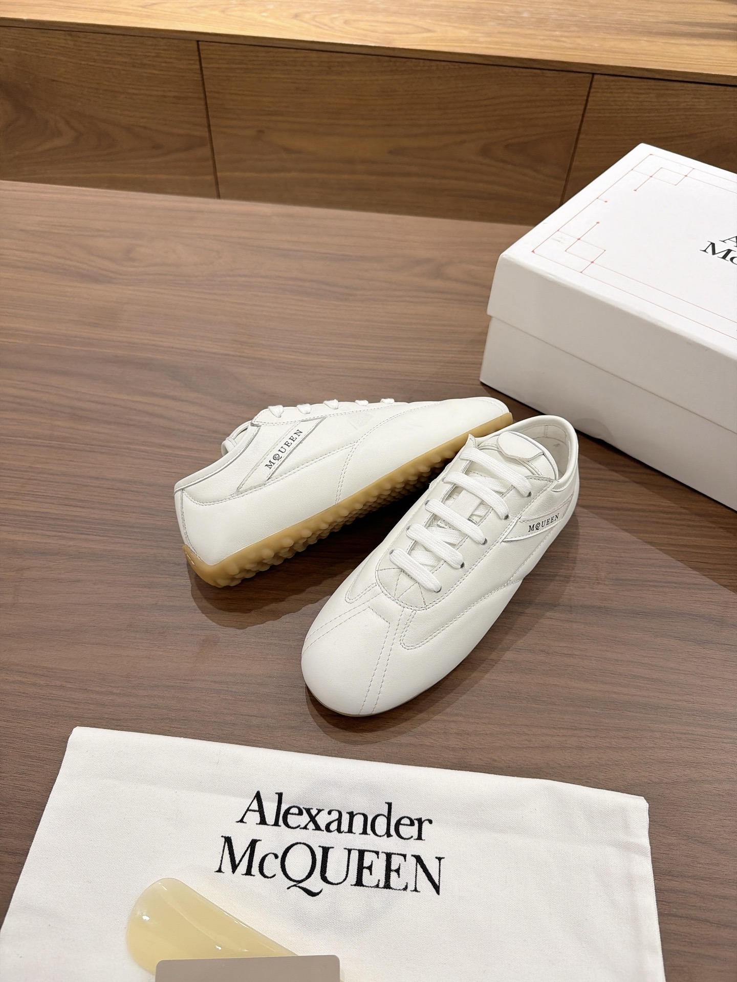 Alexander McQueen ALEXANDE＊ MCQUEEN
