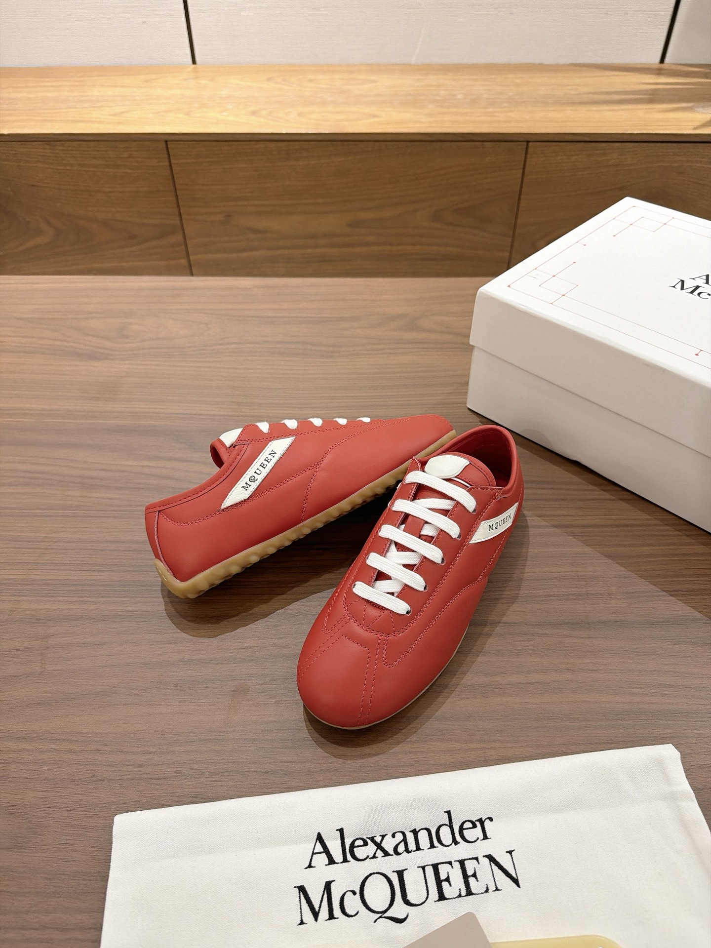 Alexander McQueen ALEXANDE＊ MCQUEEN