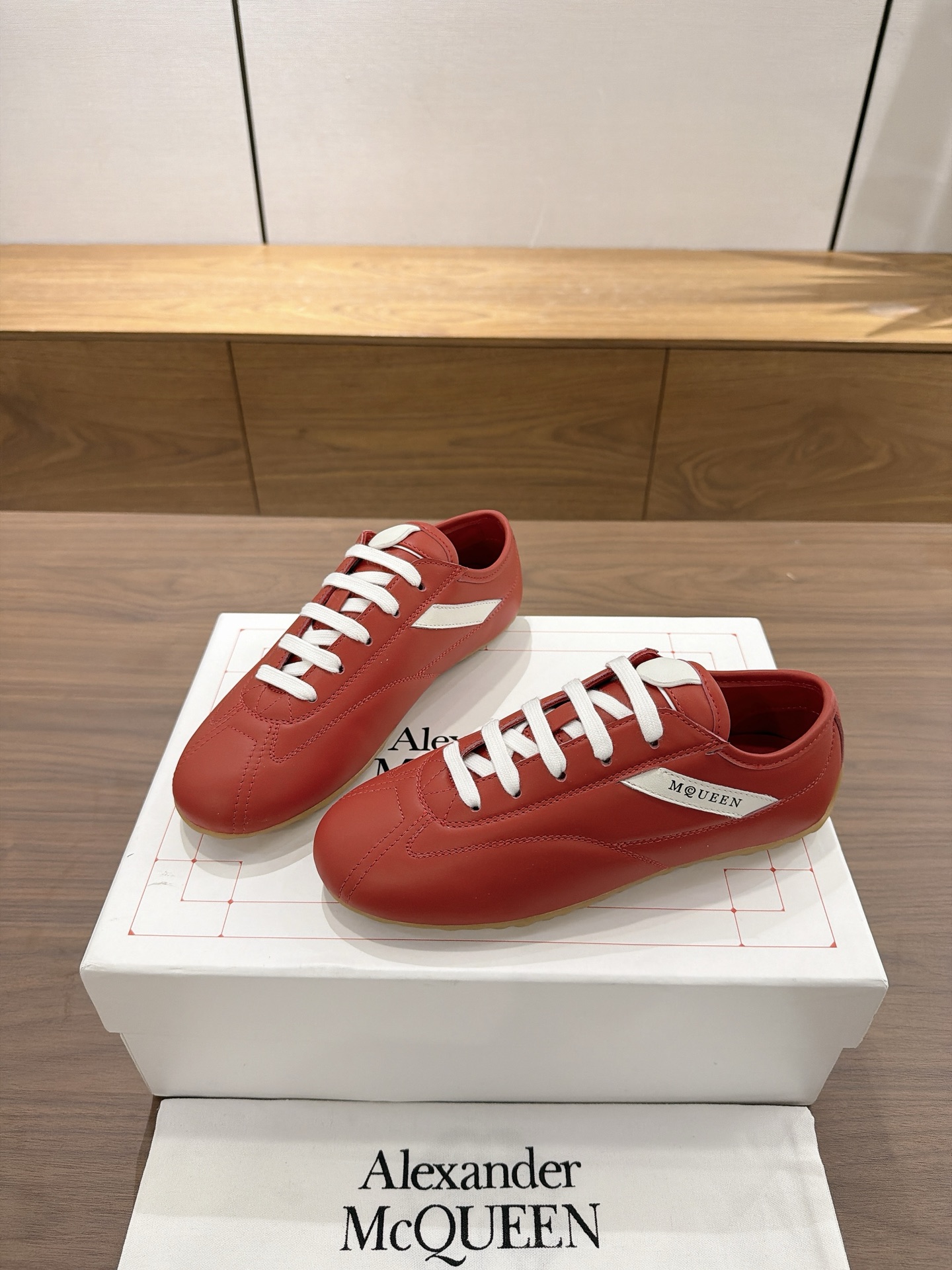 Alexander McQueen ALEXANDE＊ MCQUEEN