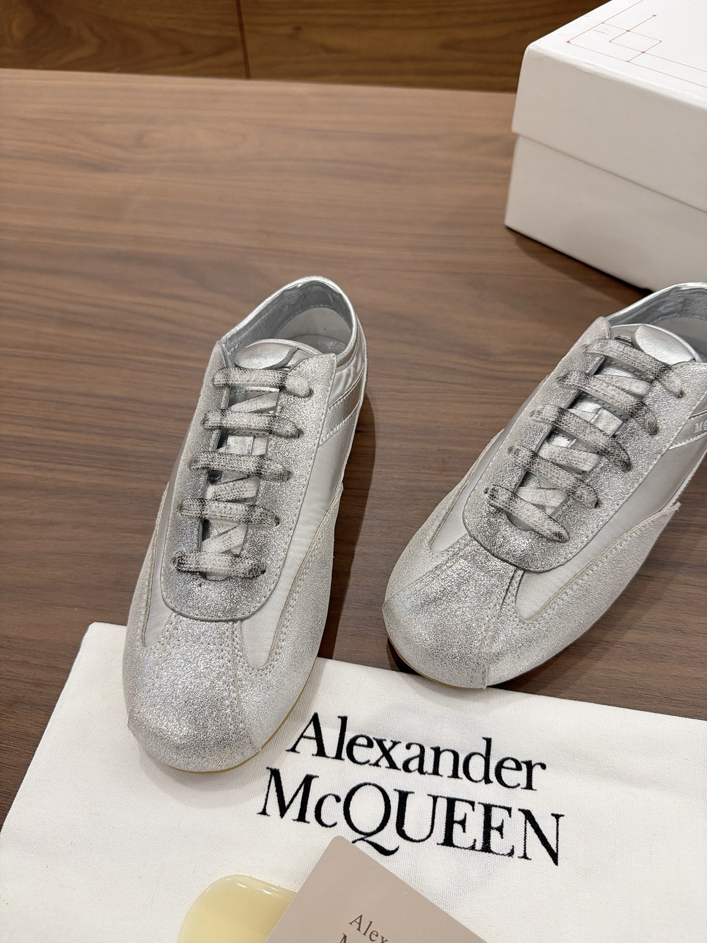 Alexander McQueen ALEXANDE＊ MCQUEEN
