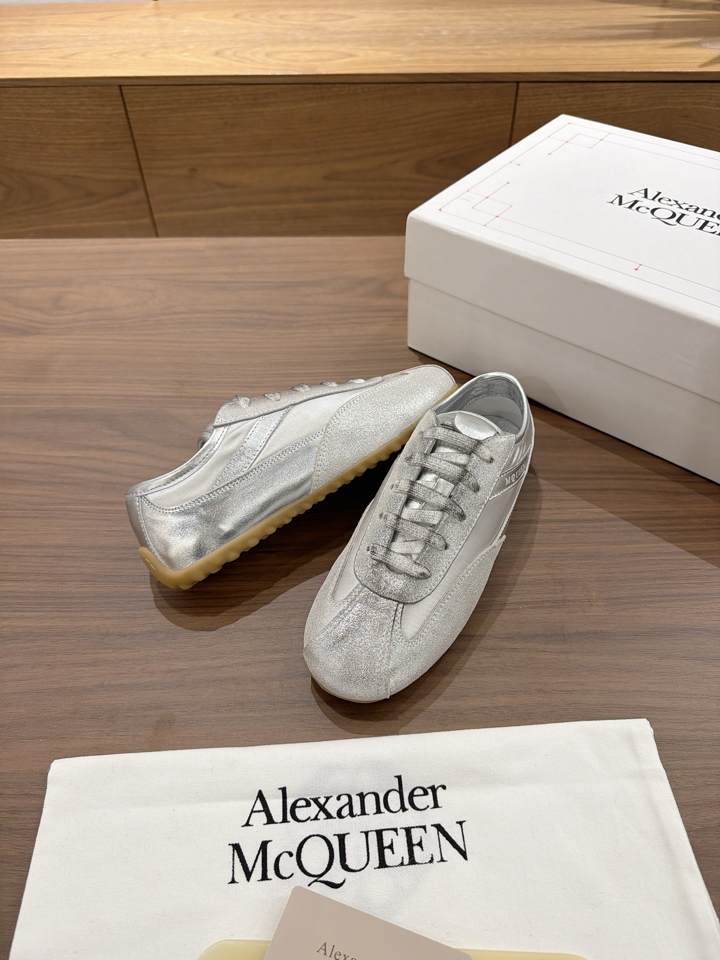 Alexander McQueen ALEXANDE＊ MCQUEEN