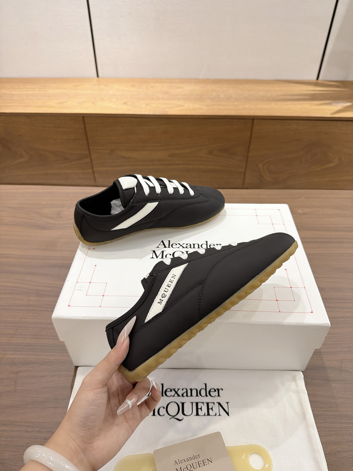 Alexander McQueen ALEXANDE＊ MCQUEEN