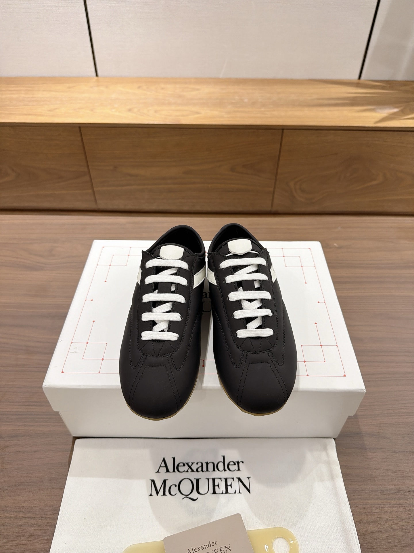 Alexander McQueen ALEXANDE＊ MCQUEEN