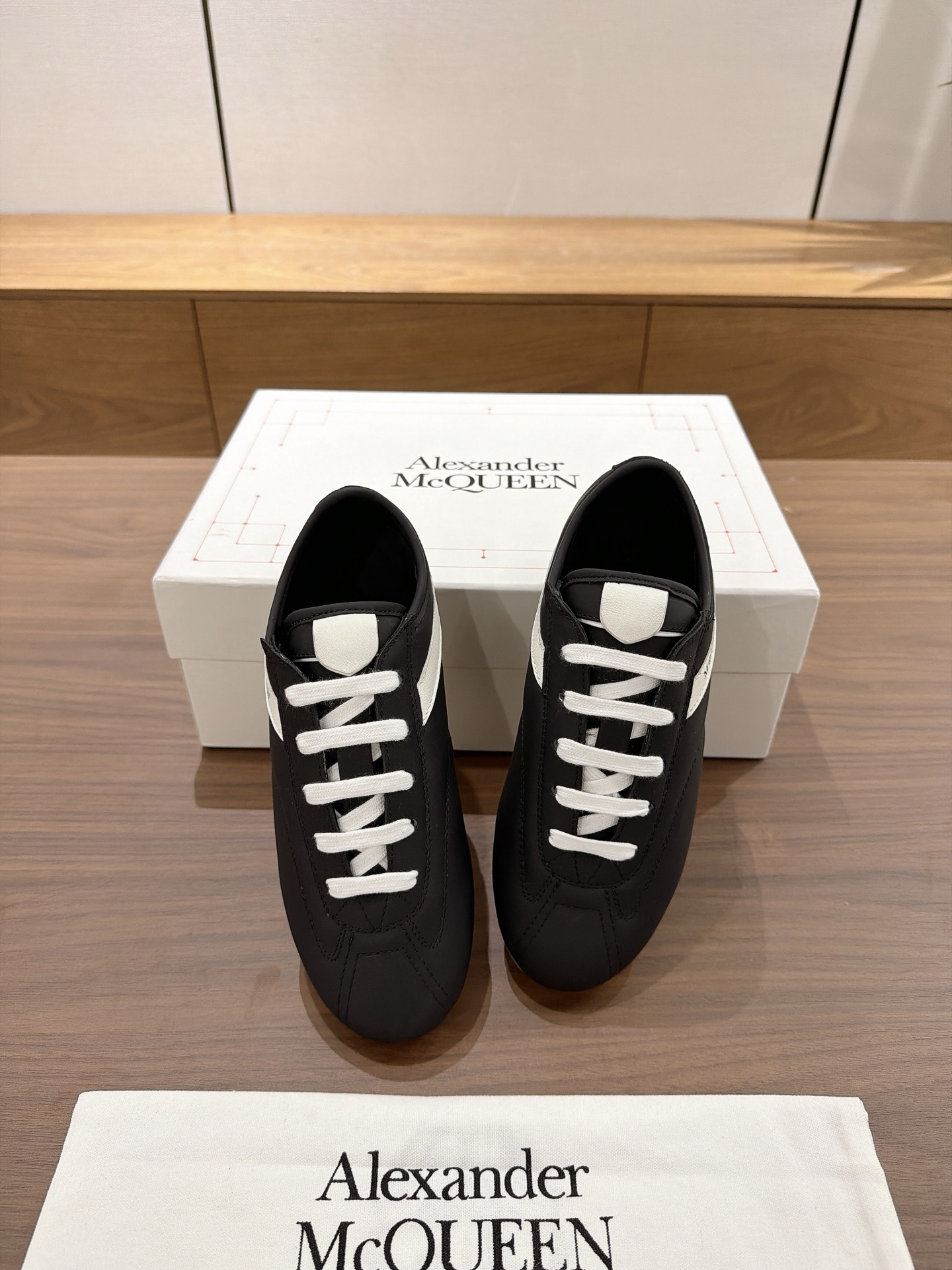 Alexander McQueen ALEXANDE＊ MCQUEEN