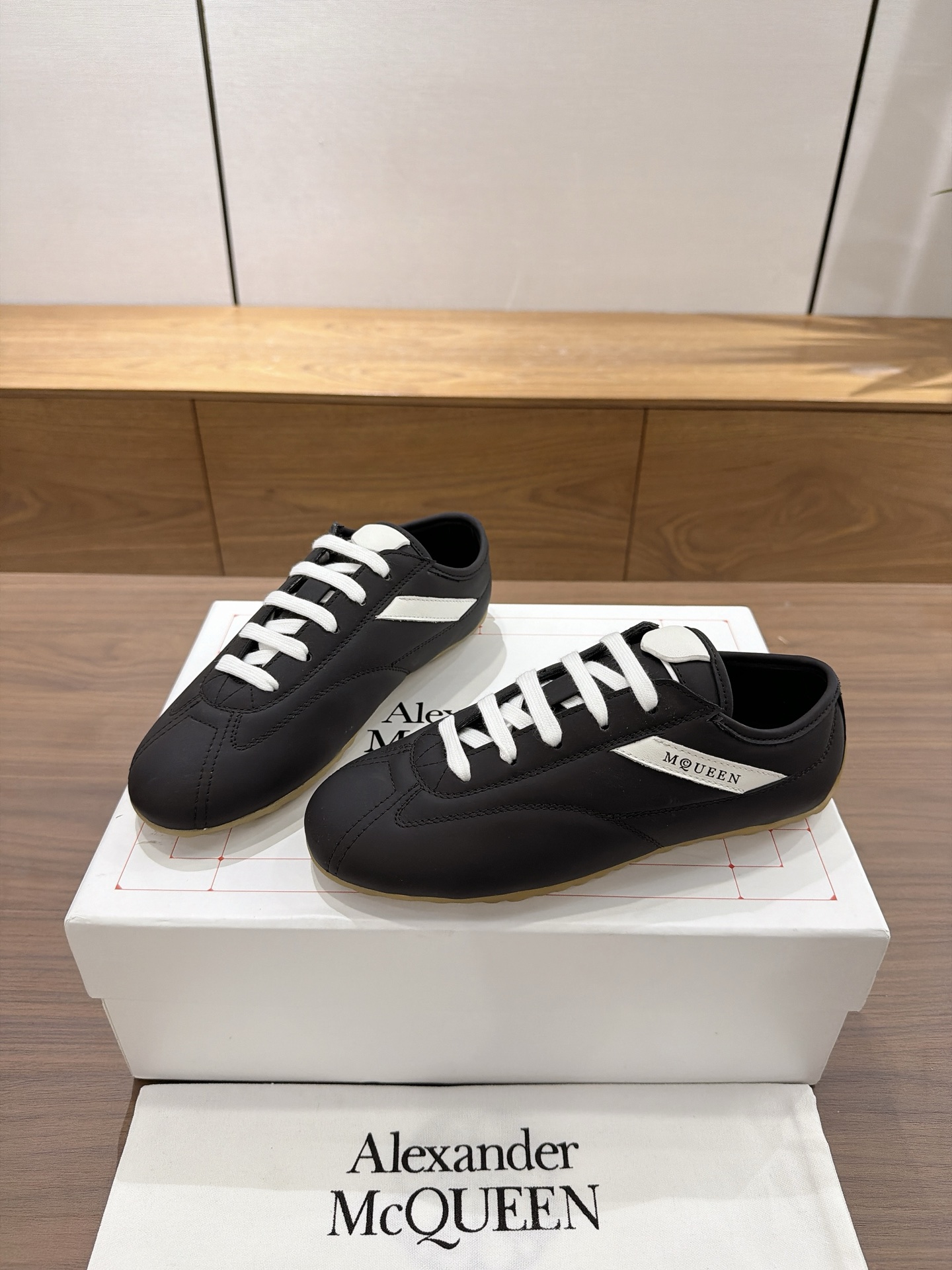 Alexander McQueen ALEXANDE＊ MCQUEEN