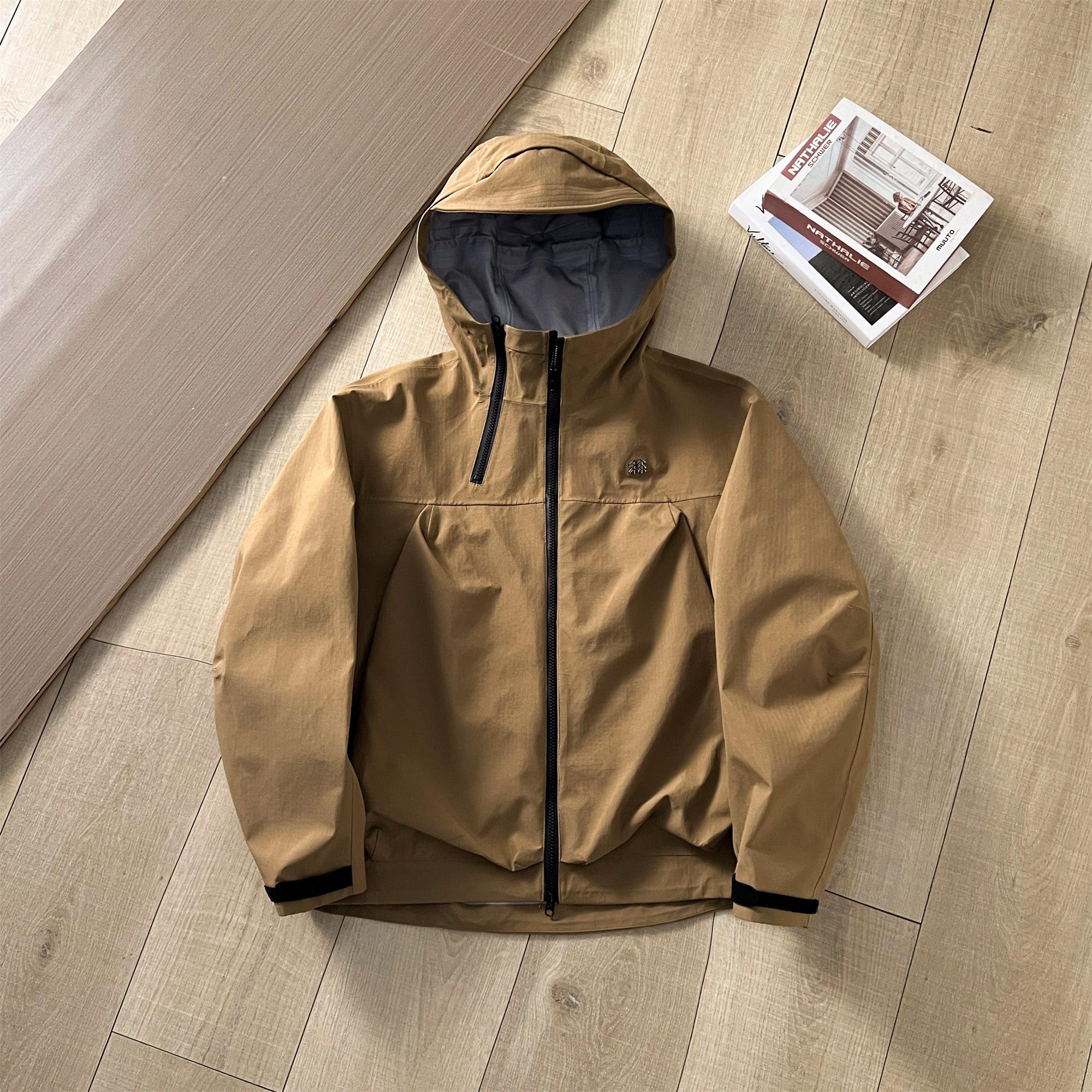 💰270
(高版本完美复刻)
KOLON SPORT可隆25年新品应季冲锋衣
明星胡歌刘诗诗同款!
硬壳冲锋衣定制辅料,采用了E3D剪裁,满足人体工程学三维设计,运动起来更加合身,减少对手臂的限制
最新科技复合防水面料,增加衣服功能性
前襟压胶,可以适应手臂不同长度的人以及穿戴调整手套等物品
实物拍摄,细节完美的一款外套,春秋必入款
做的都很好看!狠狠被拿捏
中性款可以搭配成情侣款哦!
宽松版型松弛感十足
穿出去拍照就是这条gai最靓的崽
颜色:粉红色 绿色 咖啡色
尺码:XS-XL(尺码图九)