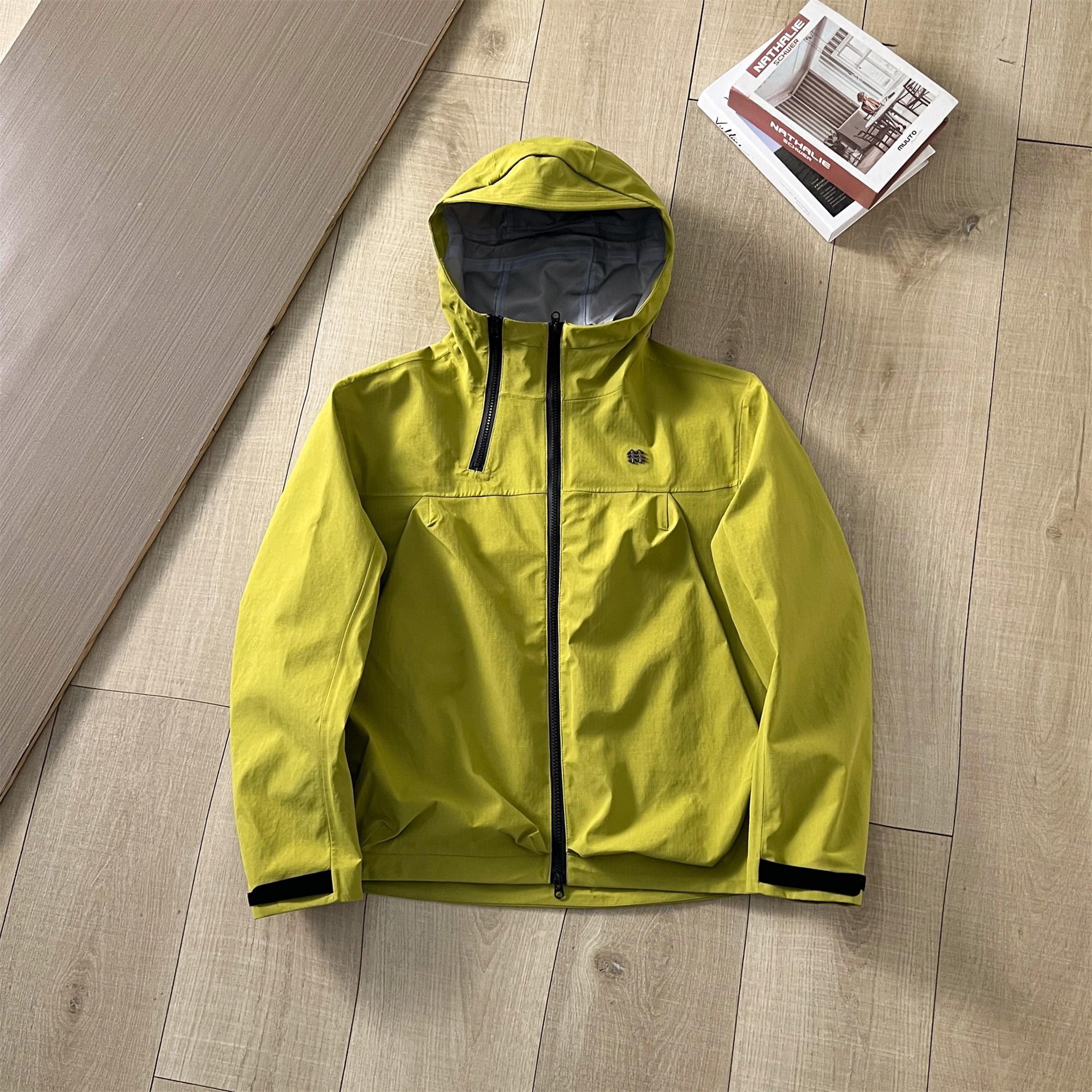 💰270
(高版本完美复刻)
KOLON SPORT可隆25年新品应季冲锋衣
明星胡歌刘诗诗同款!
硬壳冲锋衣定制辅料,采用了E3D剪裁,满足人体工程学三维设计,运动起来更加合身,减少对手臂的限制
最新科技复合防水面料,增加衣服功能性
前襟压胶,可以适应手臂不同长度的人以及穿戴调整手套等物品
实物拍摄,细节完美的一款外套,春秋必入款
做的都很好看!狠狠被拿捏
中性款可以搭配成情侣款哦!
宽松版型松弛感十足
穿出去拍照就是这条gai最靓的崽
颜色:粉红色 绿色 咖啡色
尺码:XS-XL(尺码图九)