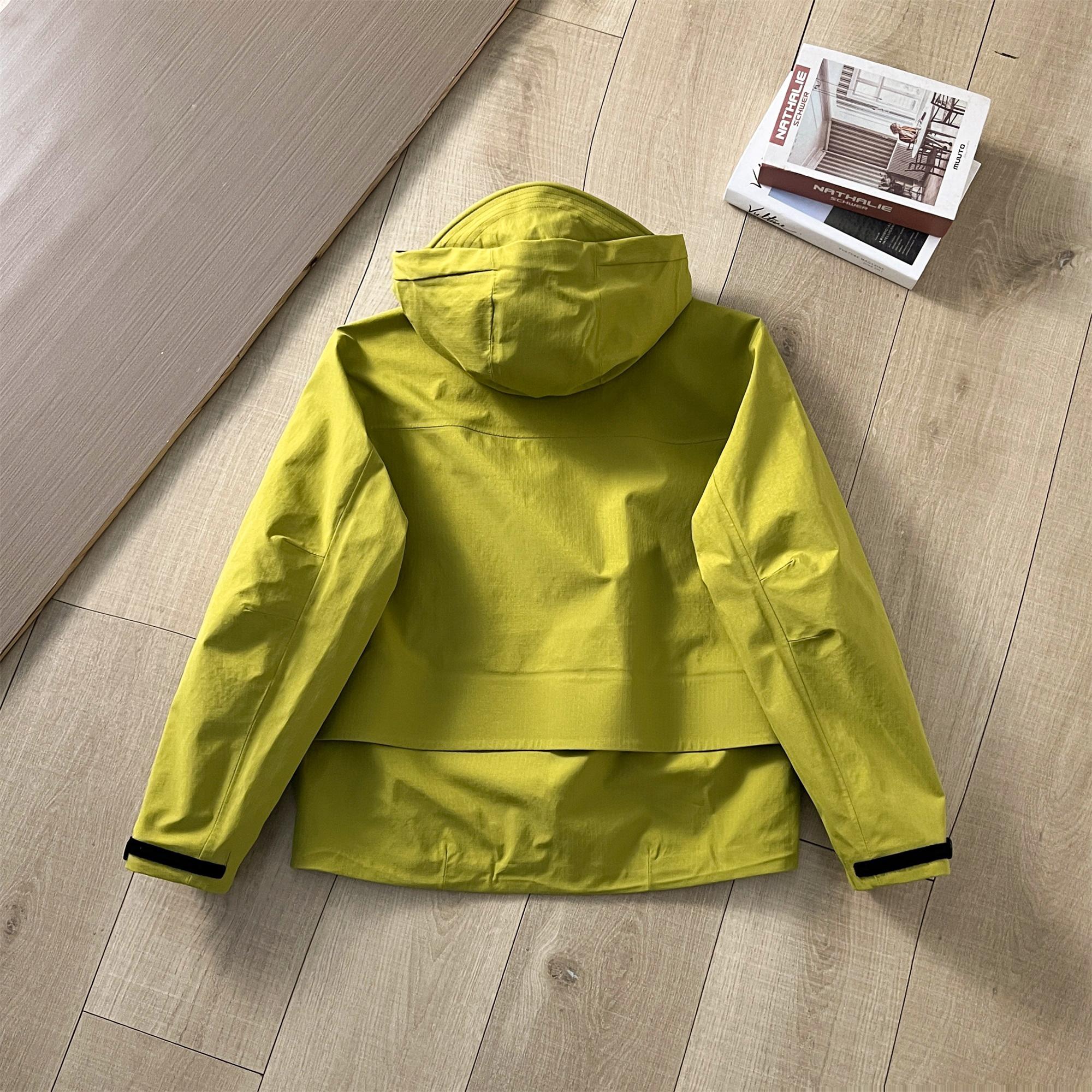 💰270
(高版本完美复刻)
KOLON SPORT可隆25年新品应季冲锋衣
明星胡歌刘诗诗同款!
硬壳冲锋衣定制辅料,采用了E3D剪裁,满足人体工程学三维设计,运动起来更加合身,减少对手臂的限制
最新科技复合防水面料,增加衣服功能性
前襟压胶,可以适应手臂不同长度的人以及穿戴调整手套等物品
实物拍摄,细节完美的一款外套,春秋必入款
做的都很好看!狠狠被拿捏
中性款可以搭配成情侣款哦!
宽松版型松弛感十足
穿出去拍照就是这条gai最靓的崽
颜色:粉红色 绿色 咖啡色
尺码:XS-XL(尺码图九)