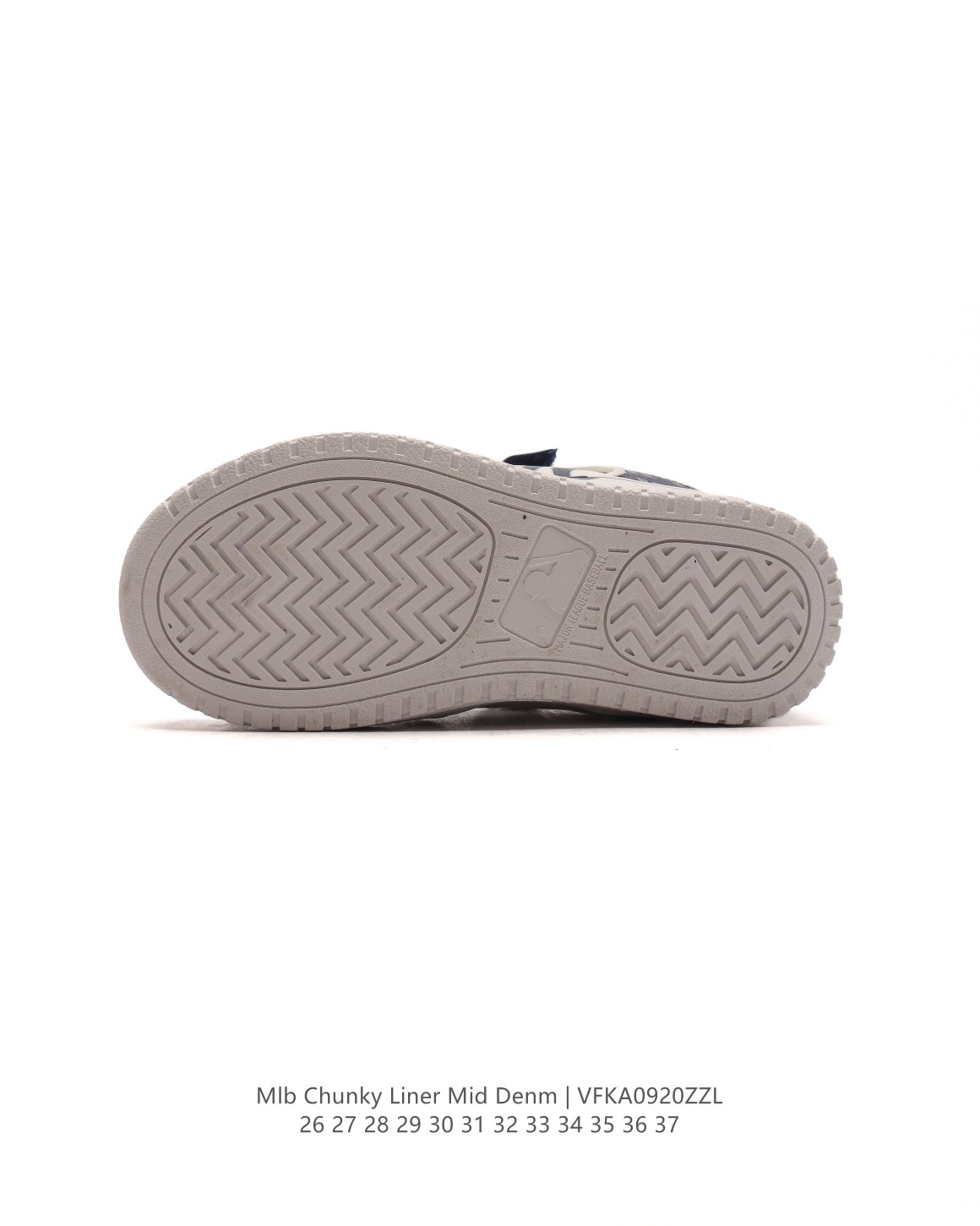 图片[6]-【童鞋MLB Chunky Liner Basic 人气单品学长鞋系列轻量增高厚底百搭休闲儿童运动板鞋 魔术贴 男女轻便胶鞋 高级街头休閒品牌鞋。MLB CHUNKY LINER 学长鞋是从击球手打出的酷炫直击球中获得灵感,在原有鞋面的帆布材质上,加入了反光滚边细节线,并延续高帮与低帮两种鞋型,为各路潮流选手开辟全新“少年感”动线。除了复古style,也不乏这种颜色清新一些的款式,干干净净的少年感呼之欲出。 类型：儿童鞋 款号：7ASXJA3N (GC) 尺码：26-37-选品中心