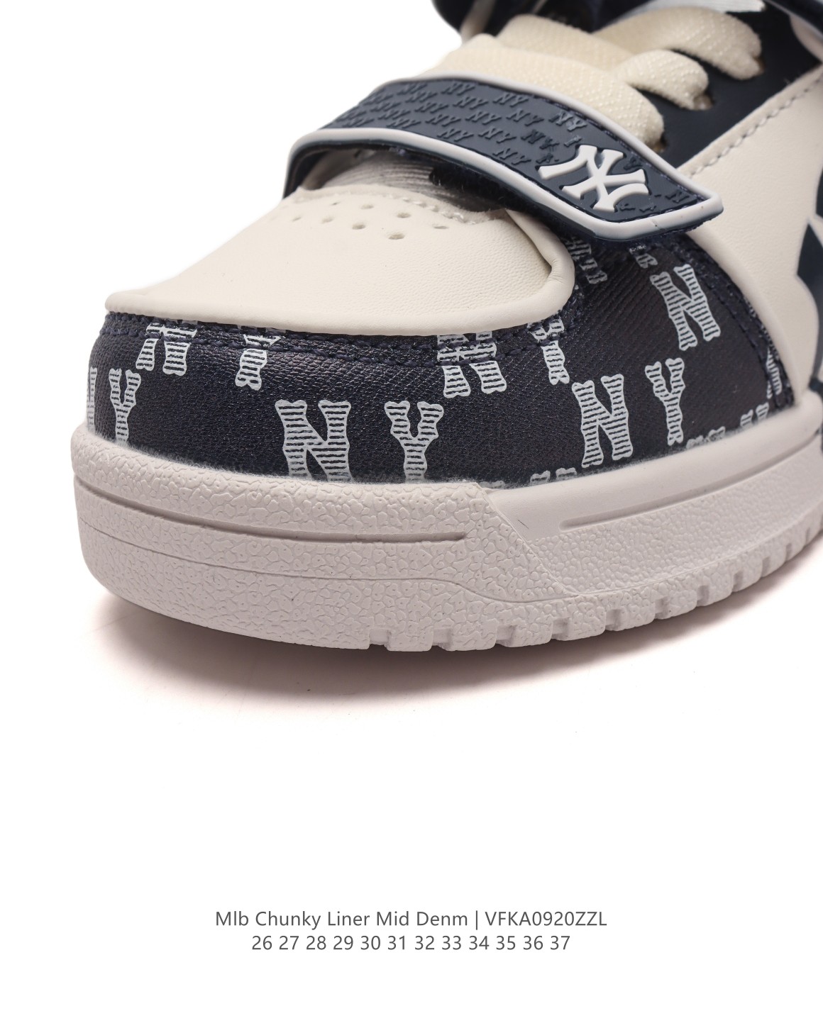 图片[7]-【童鞋MLB Chunky Liner Basic 人气单品学长鞋系列轻量增高厚底百搭休闲儿童运动板鞋 魔术贴 男女轻便胶鞋 高级街头休閒品牌鞋。MLB CHUNKY LINER 学长鞋是从击球手打出的酷炫直击球中获得灵感,在原有鞋面的帆布材质上,加入了反光滚边细节线,并延续高帮与低帮两种鞋型,为各路潮流选手开辟全新“少年感”动线。除了复古style,也不乏这种颜色清新一些的款式,干干净净的少年感呼之欲出。 类型：儿童鞋 款号：7ASXJA3N (GC) 尺码：26-37-选品中心